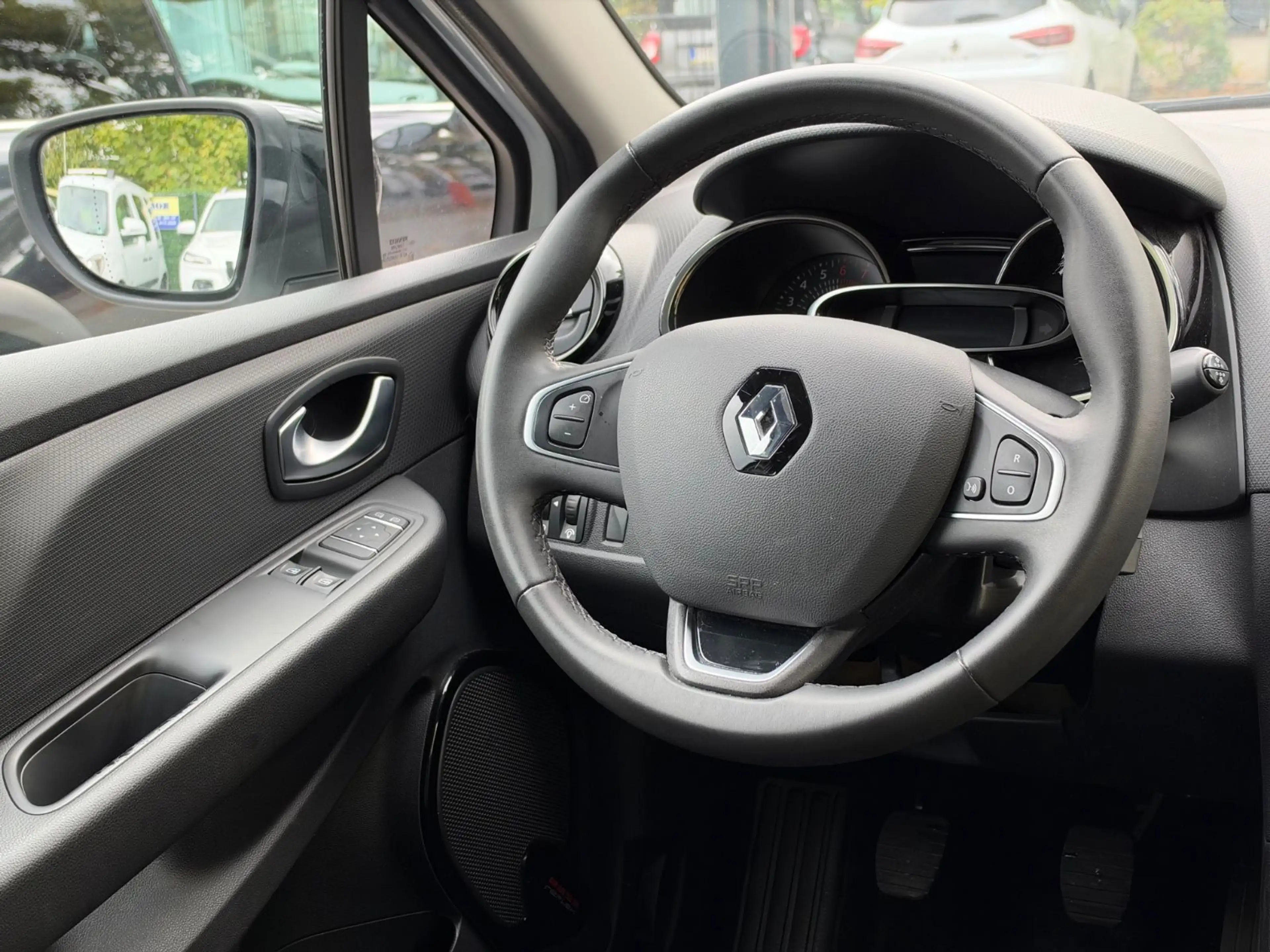 Renault Clio IV Limited 1.HANF *WENIG KM* — photo 13