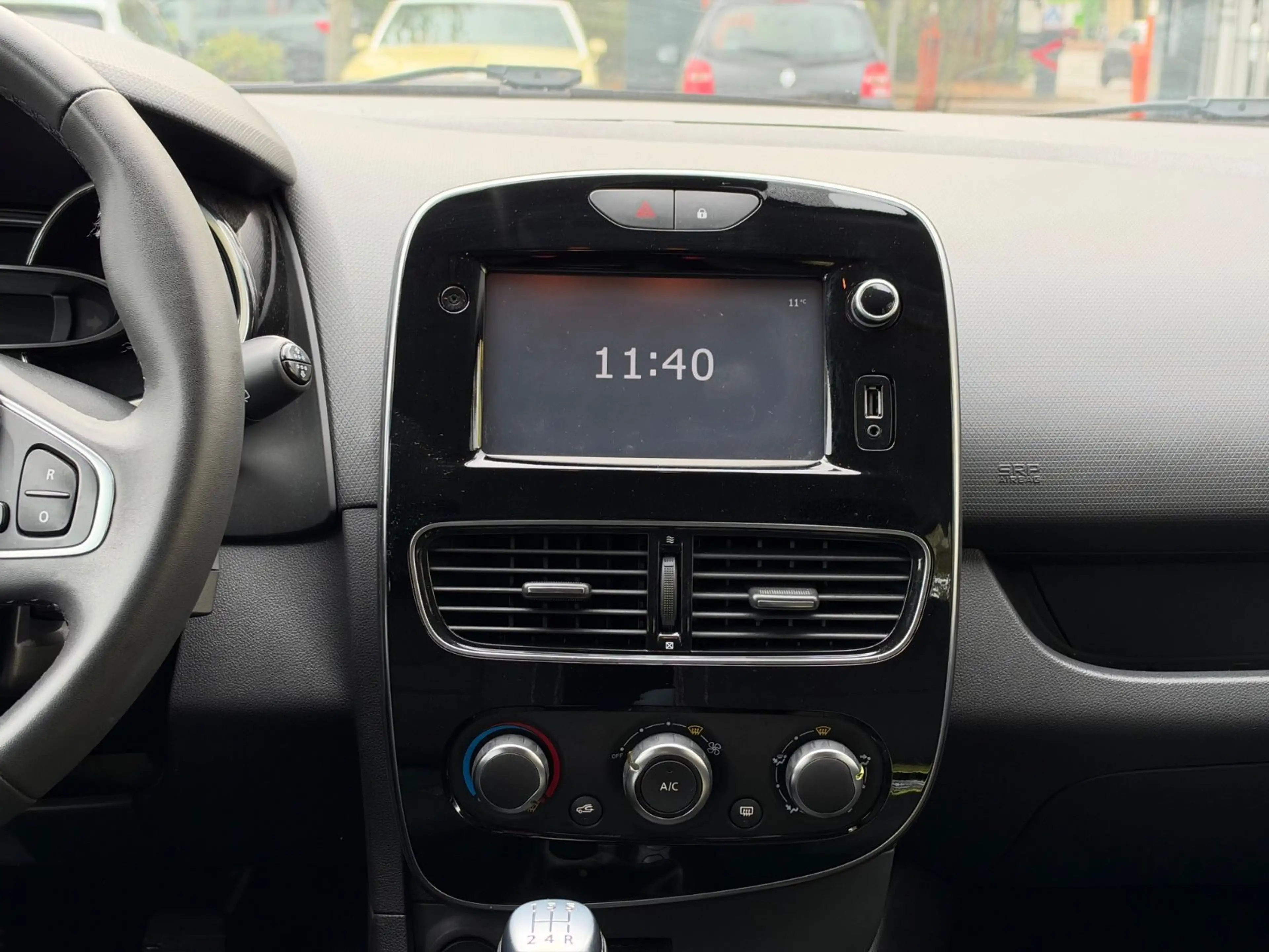 Renault Clio IV Limited 1.HANF *WENIG KM* — photo 14