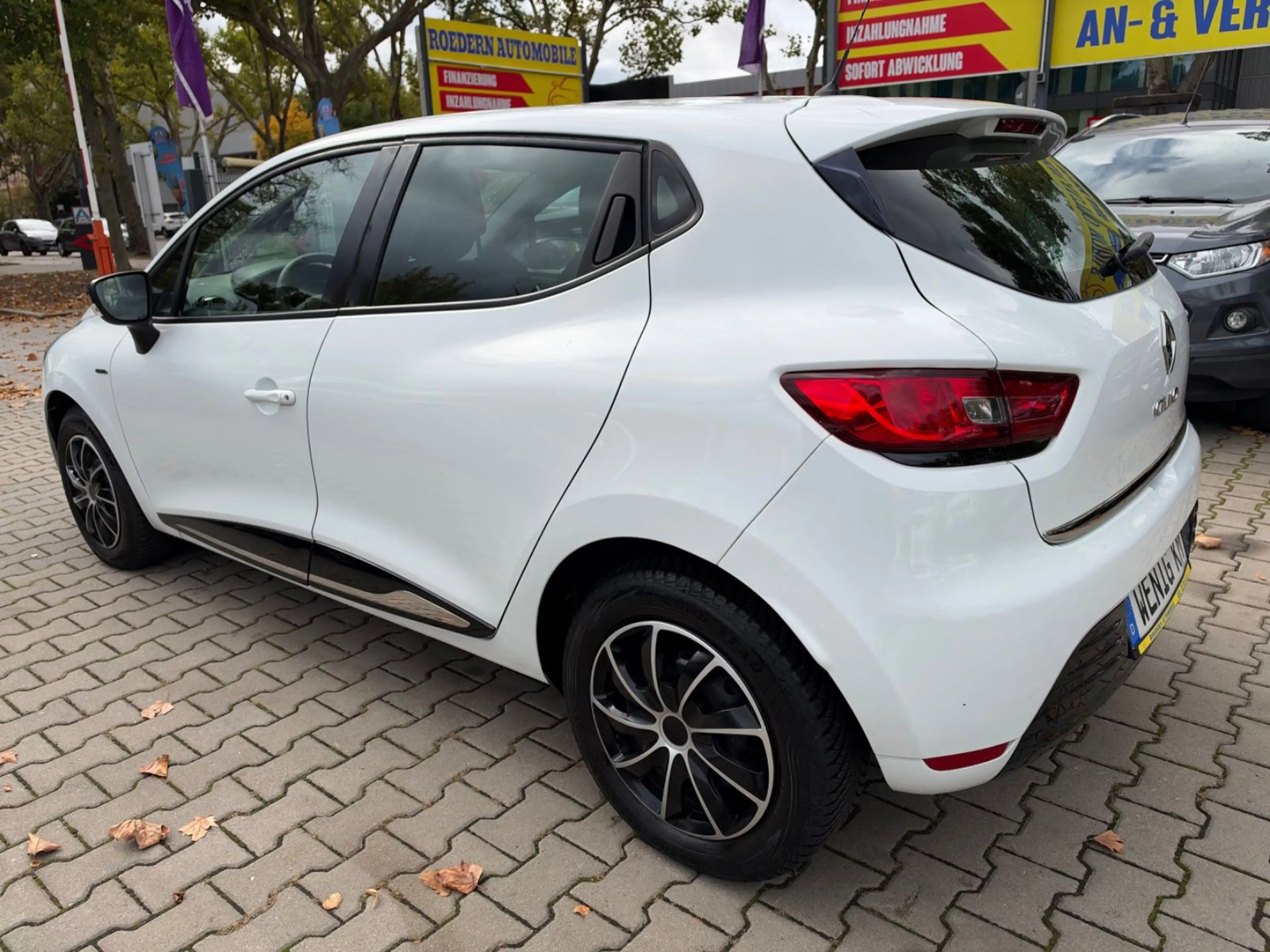 Renault Clio IV Limited 1.HANF *WENIG KM* — photo 3