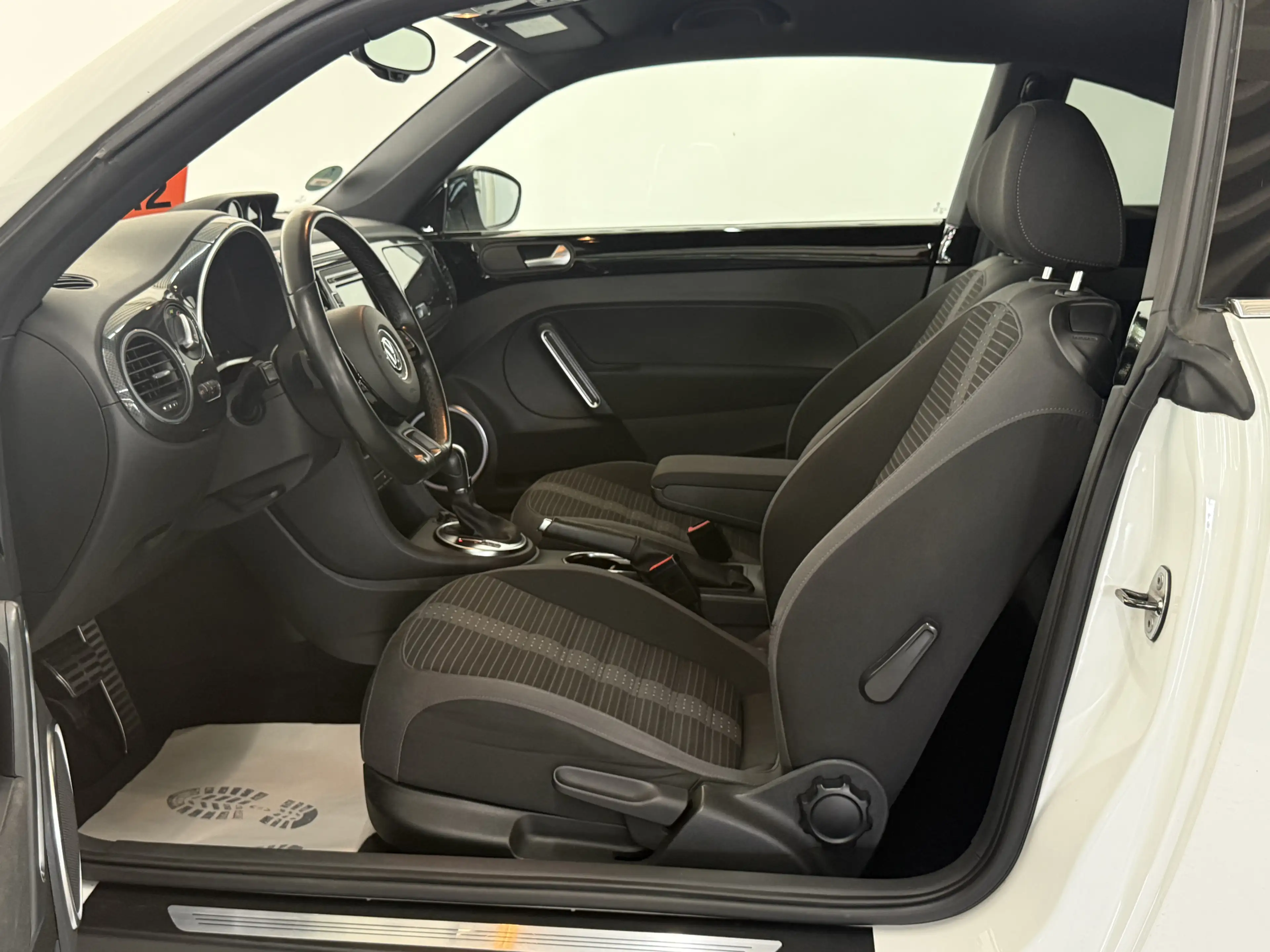 Volkswagen Beetle Sport 2.0 TSI DSG Fender Xenon HU&Service — photo 6