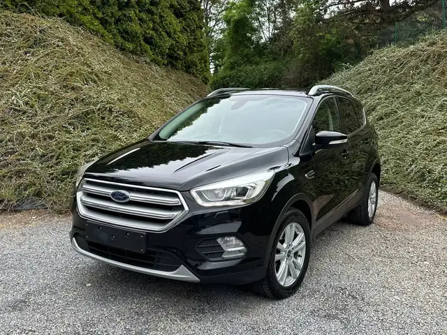 Ford Kuga 1.5 TDCi /Carnet Ford /1er proprio /Très propre /Pack chauffant / Carplay / + Kit Hiver / ..