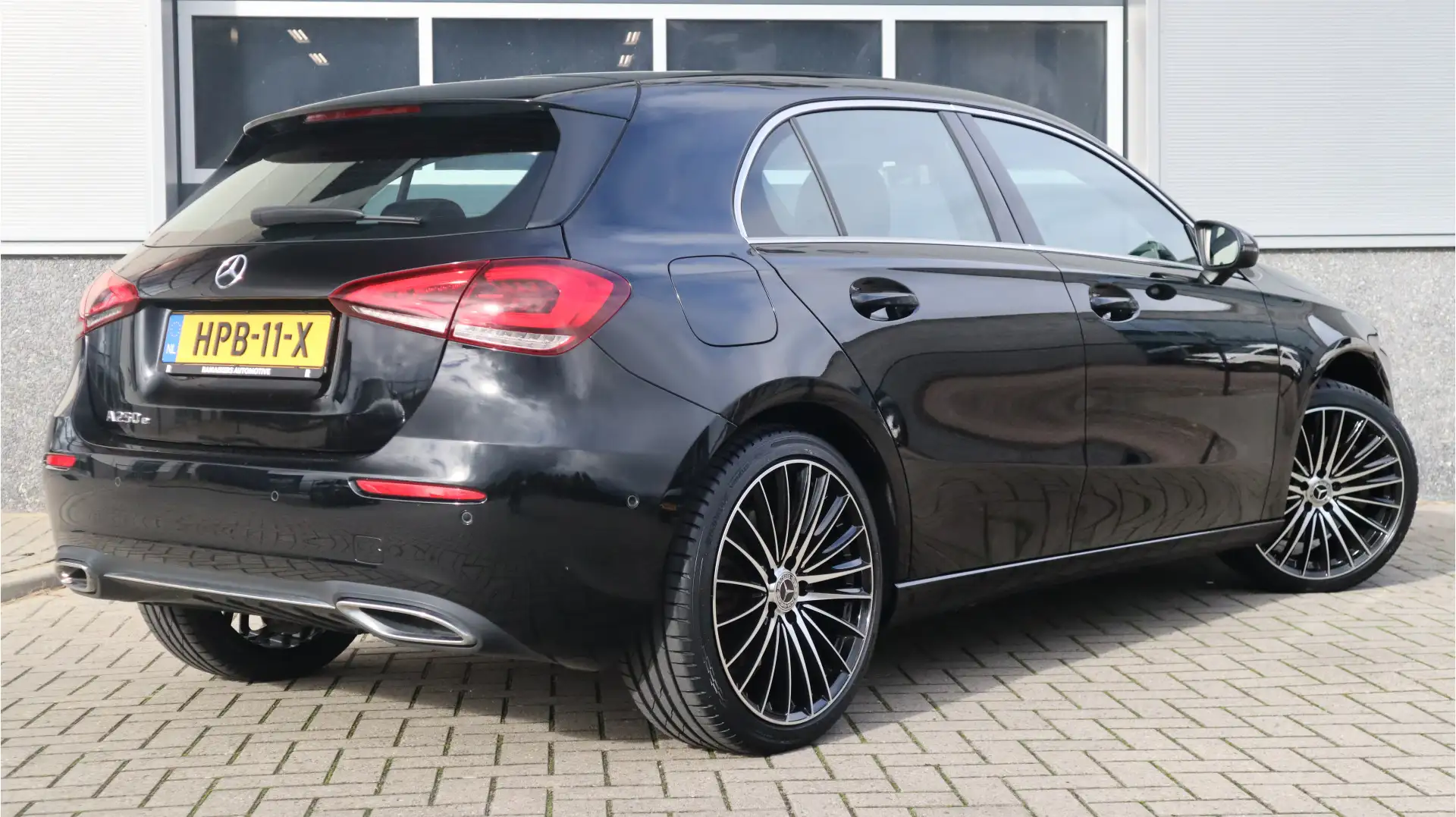 Mercedes-Benz A 250 e Luxury / SOH 93% / 19inch / Sfeer verlichting / Nero - 2