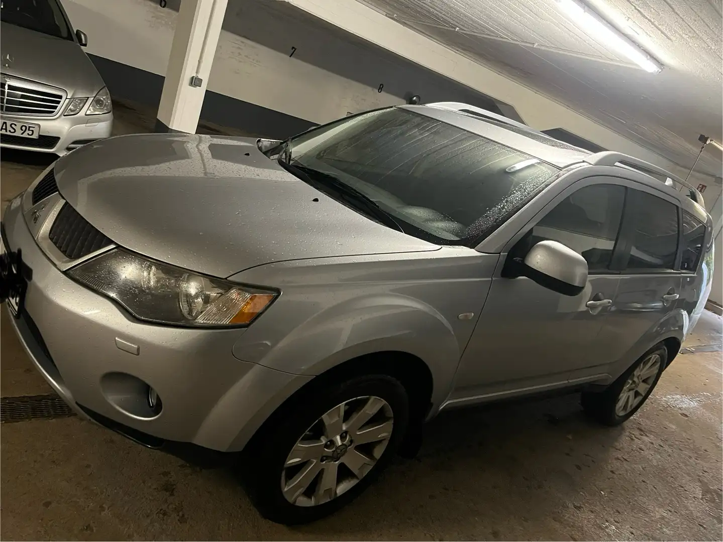 Mitsubishi Outlander 2.4 Instyle Grau - 1