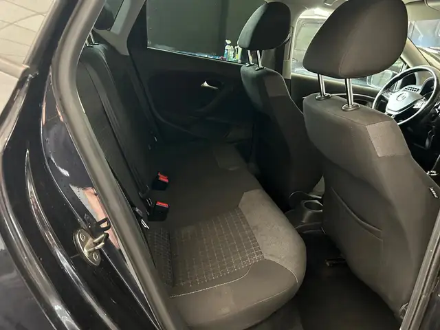Volkswagen Polo view 8