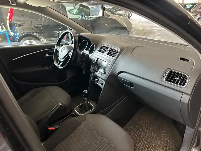 Volkswagen Polo view 9