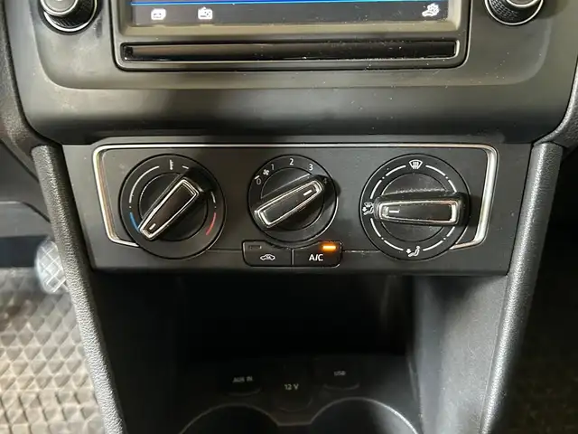 Volkswagen Polo view 13