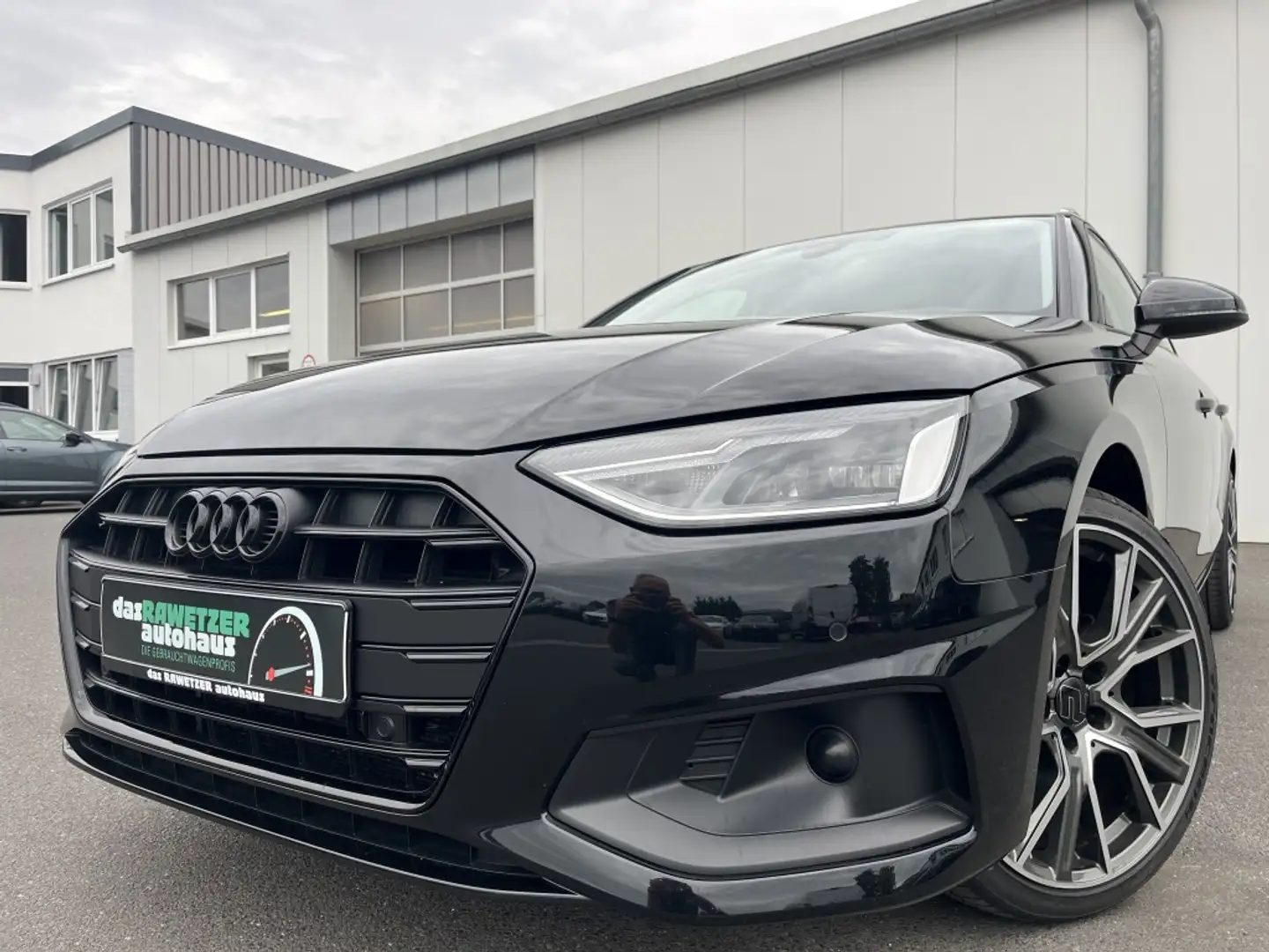 Audi A4 Avant 35 2.0 TDI S tronic Blackline 188€ m. 20% Negro - 1