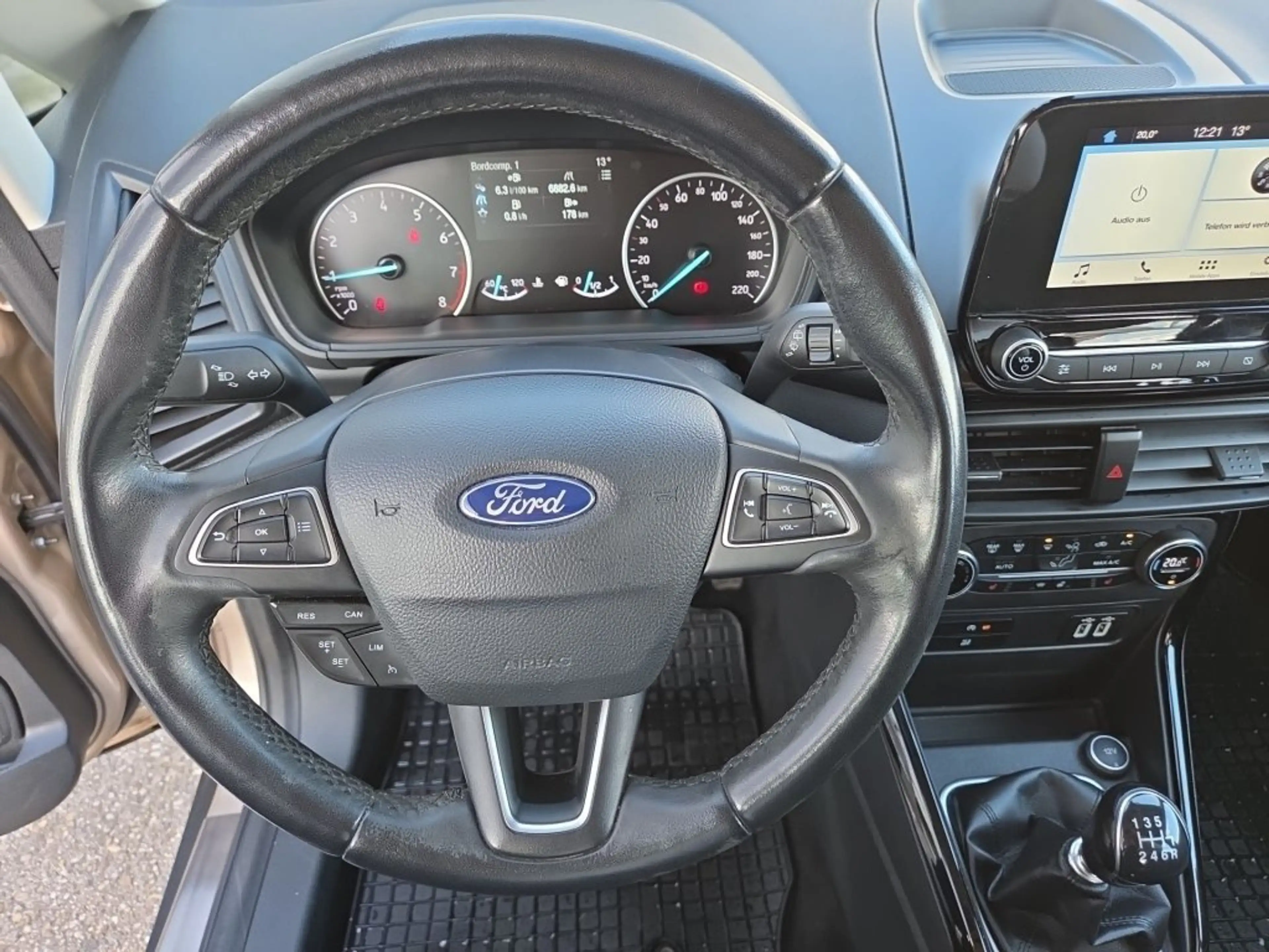 Ford EcoSport 1,0 EcoBoost Titanium — photo 13