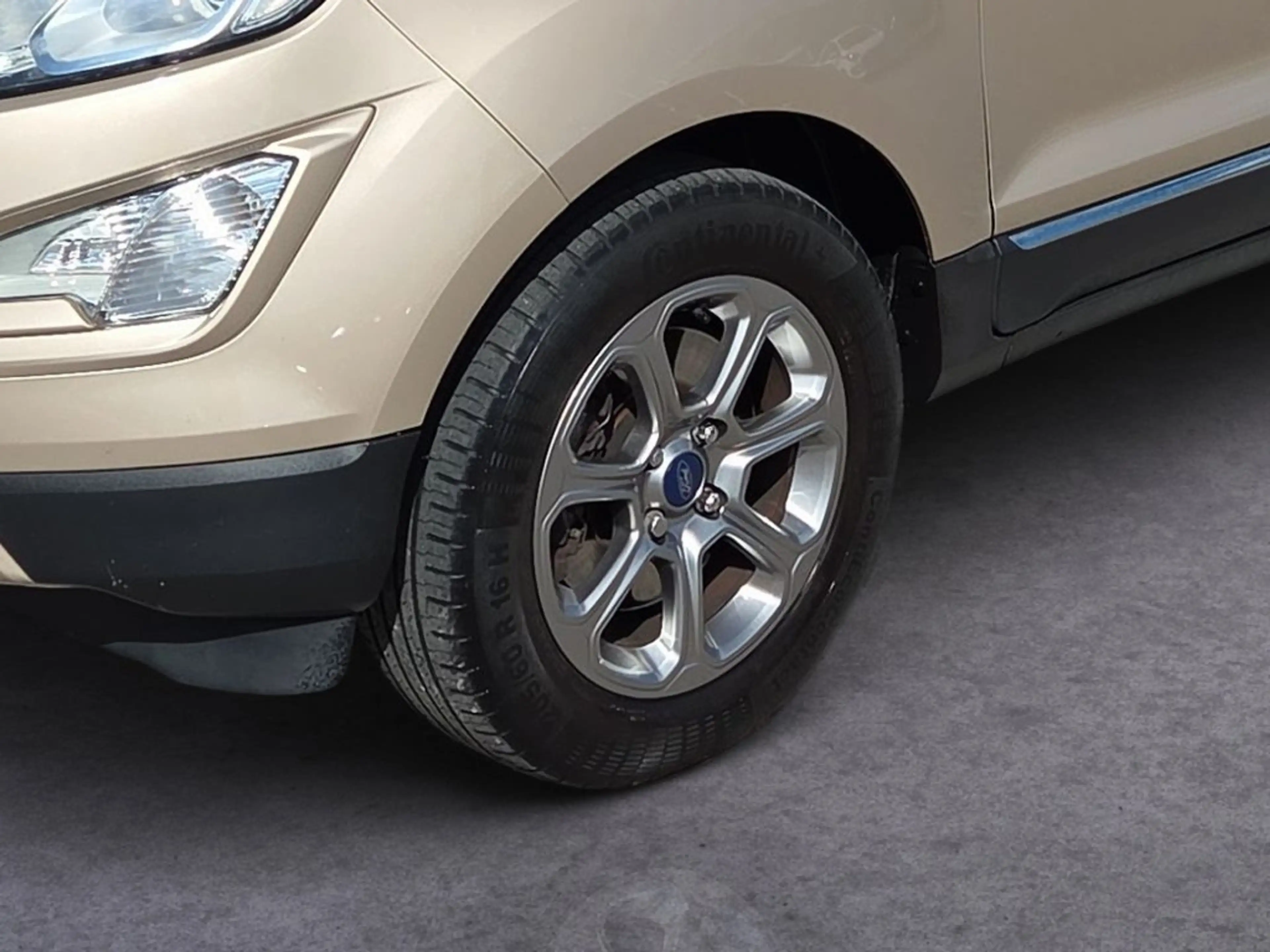 Ford EcoSport 1,0 EcoBoost Titanium — photo 8