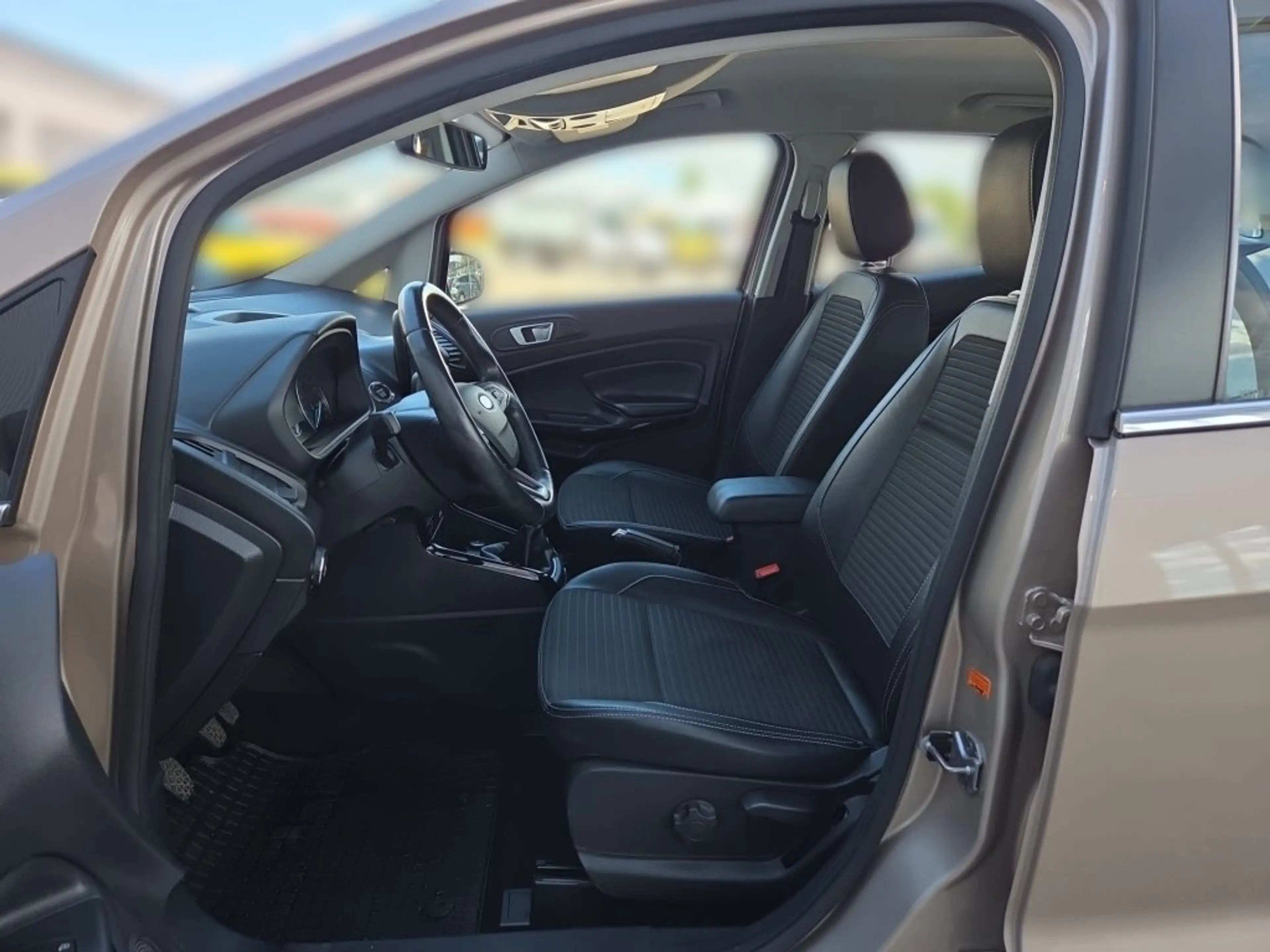 Ford EcoSport 1,0 EcoBoost Titanium — photo 10