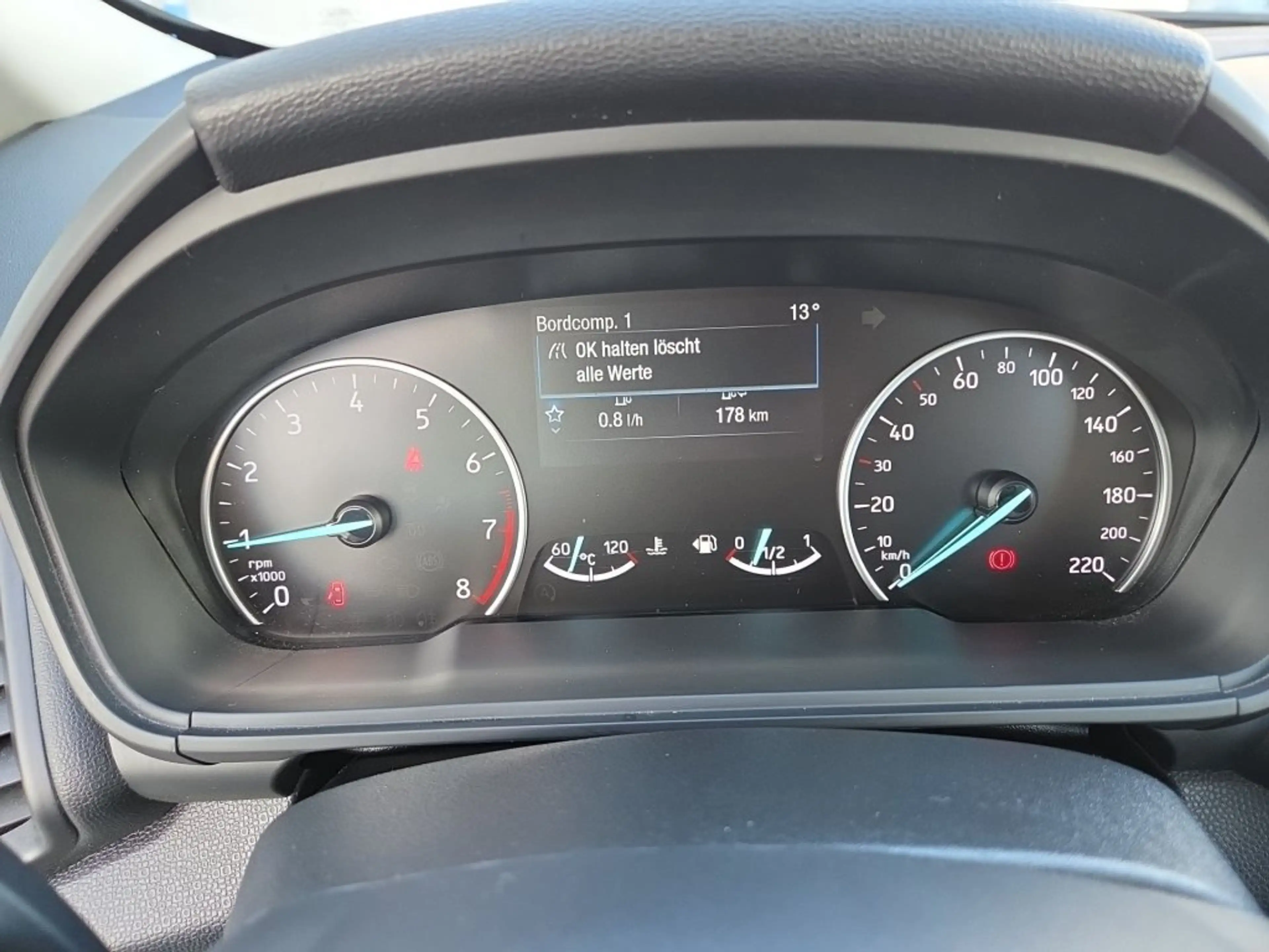 Ford EcoSport 1,0 EcoBoost Titanium — photo 14
