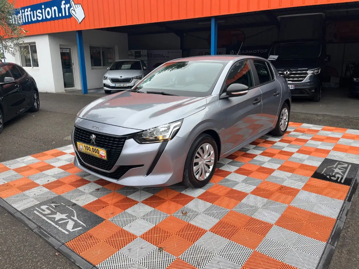 Peugeot 208 PureTech 75 like Gris - 1