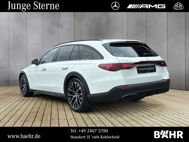 Mercedes-Benz E-Class view 3