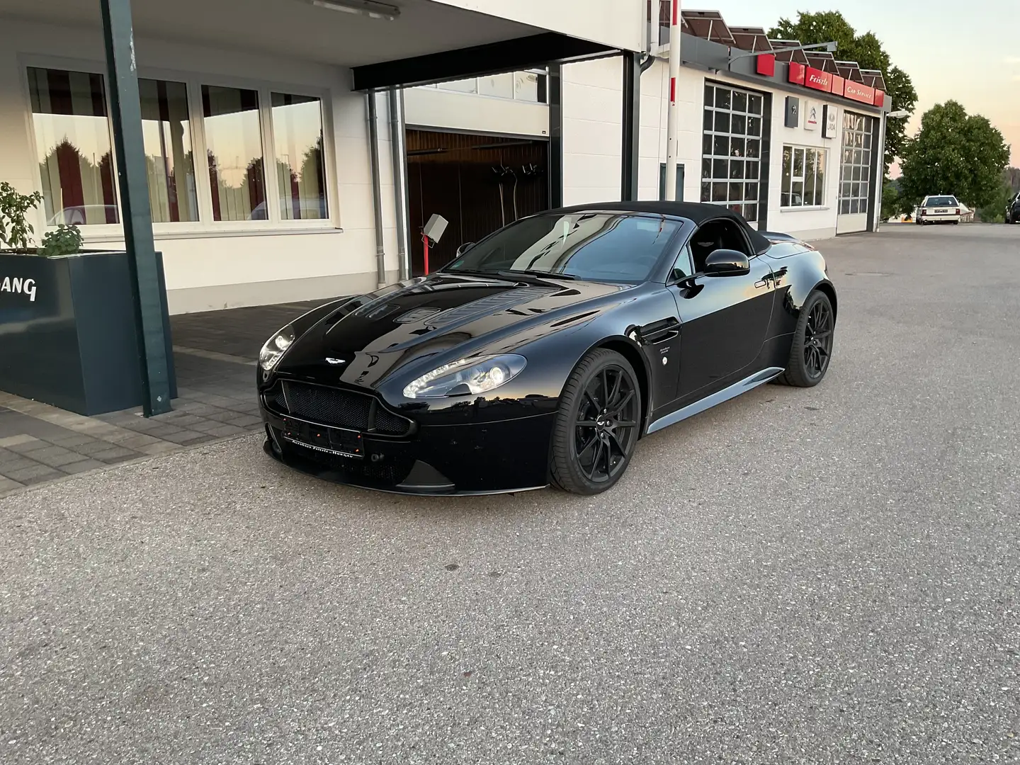 Aston Martin Vantage V12 Vantage S Rodster Sportshift Cabrio Schwarz - 1
