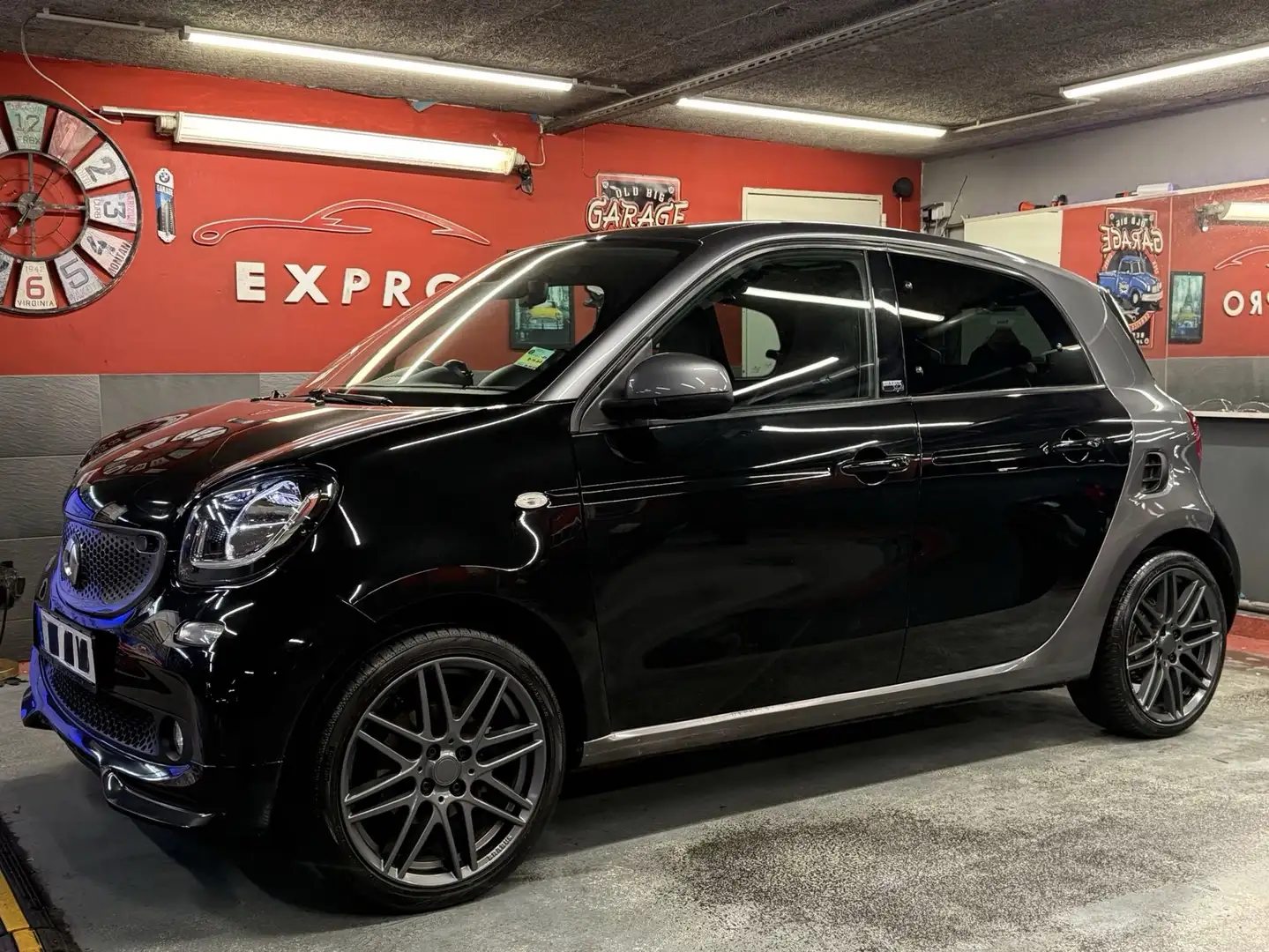 smart forFour BRABUS Austattung Negro - 2