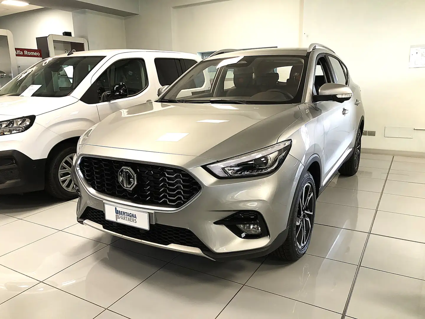 MG ZS 1.5 Classic Luxury Grigio - 1