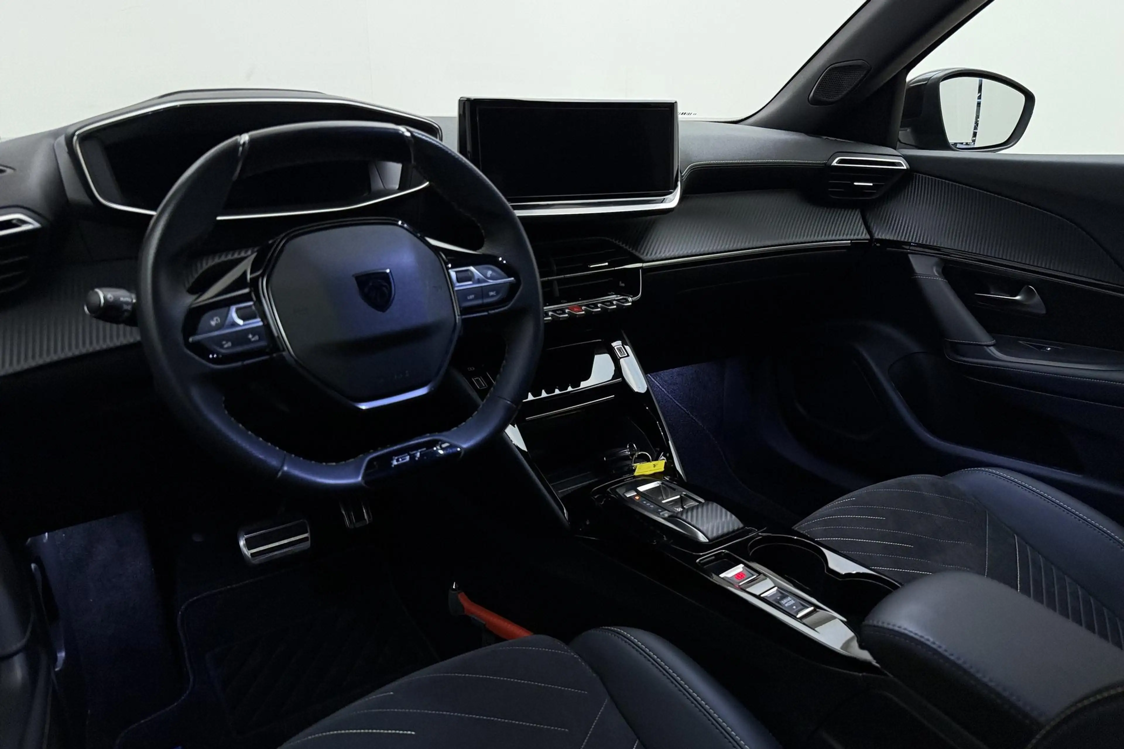 Peugeot e-2008 EV GT 54 kWh | Climate & Cruise Control | Navigati — photo 4