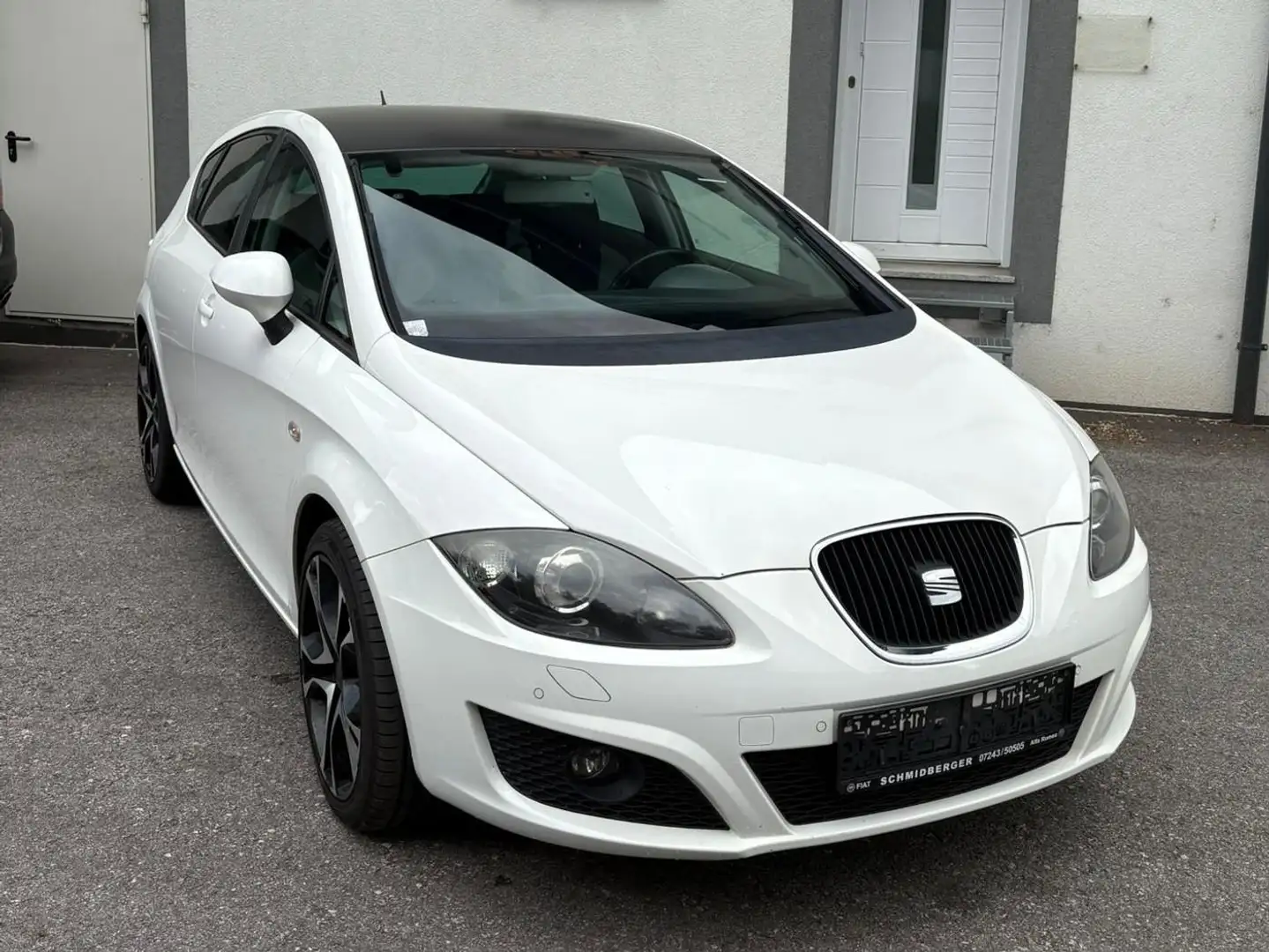 SEAT Leon Leon Sport 1,8 TSI DSG Sport Weiß - 1