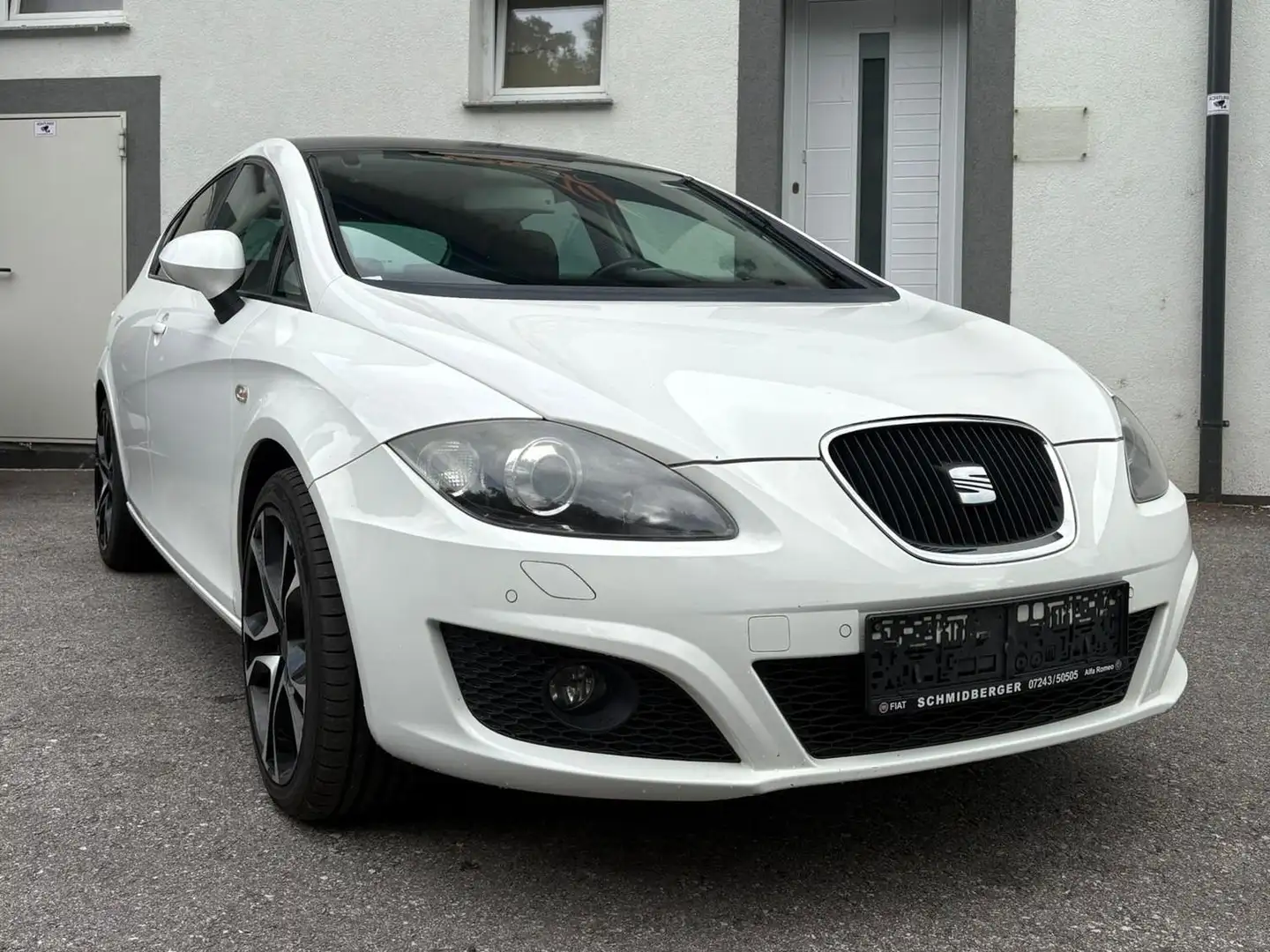 SEAT Leon Leon Sport 1,8 TSI DSG Sport Weiß - 2
