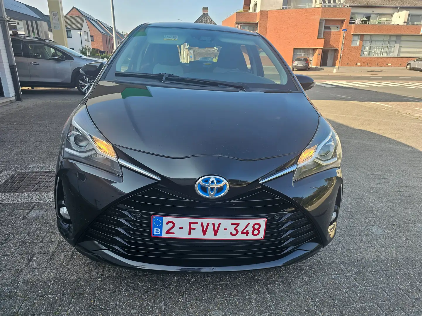Toyota Yaris 1.5i VVT-i Hybrid Business Plus E-CVT Zwart - 1