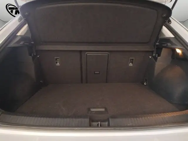 Volkswagen T-Roc view 16