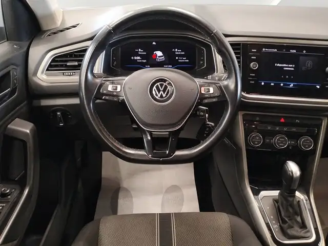 Volkswagen T-Roc view 14