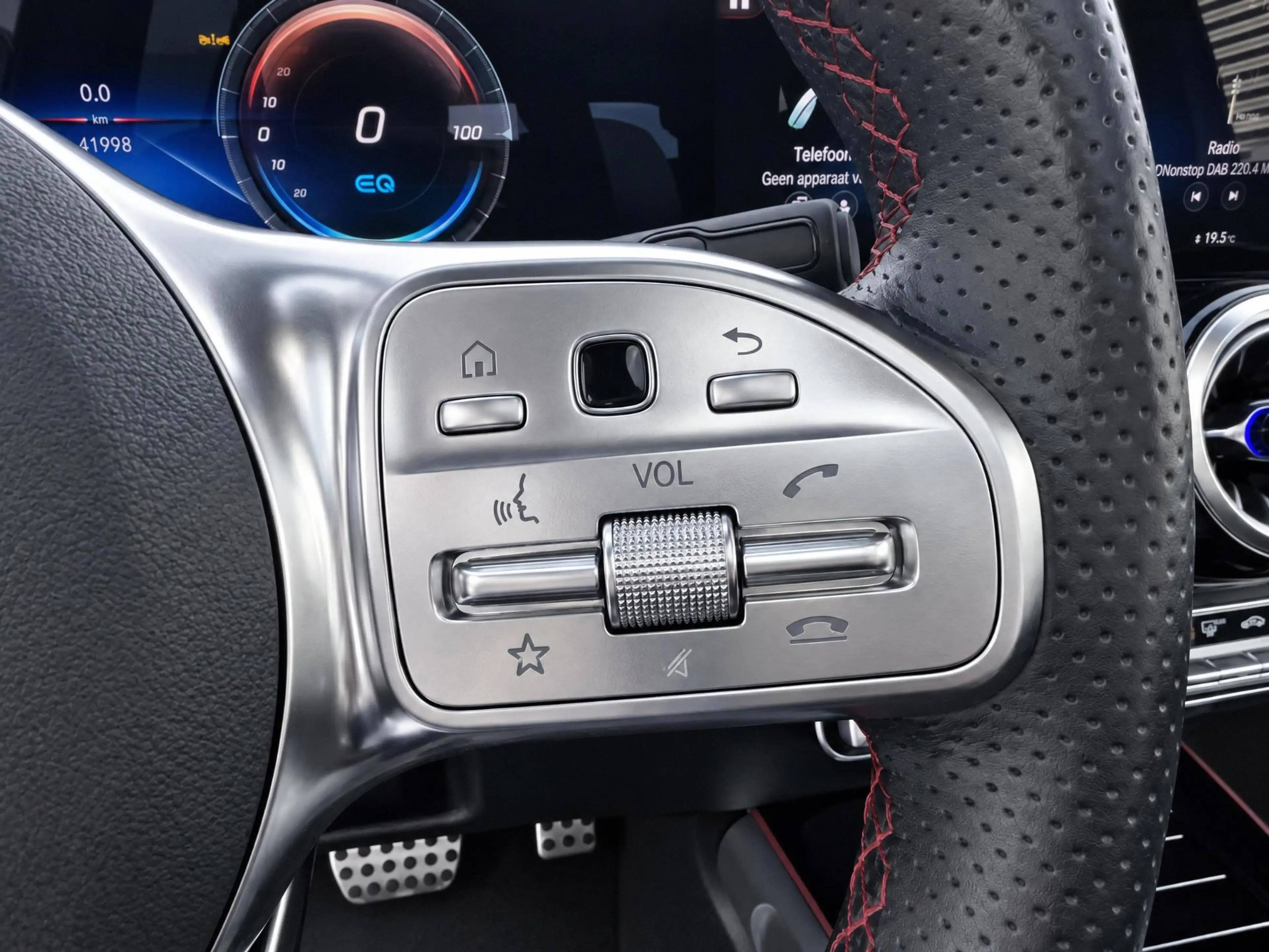 Mercedes-Benz EQB 350 4MATIC AMG Line 7p. 71 kWh — photo 14