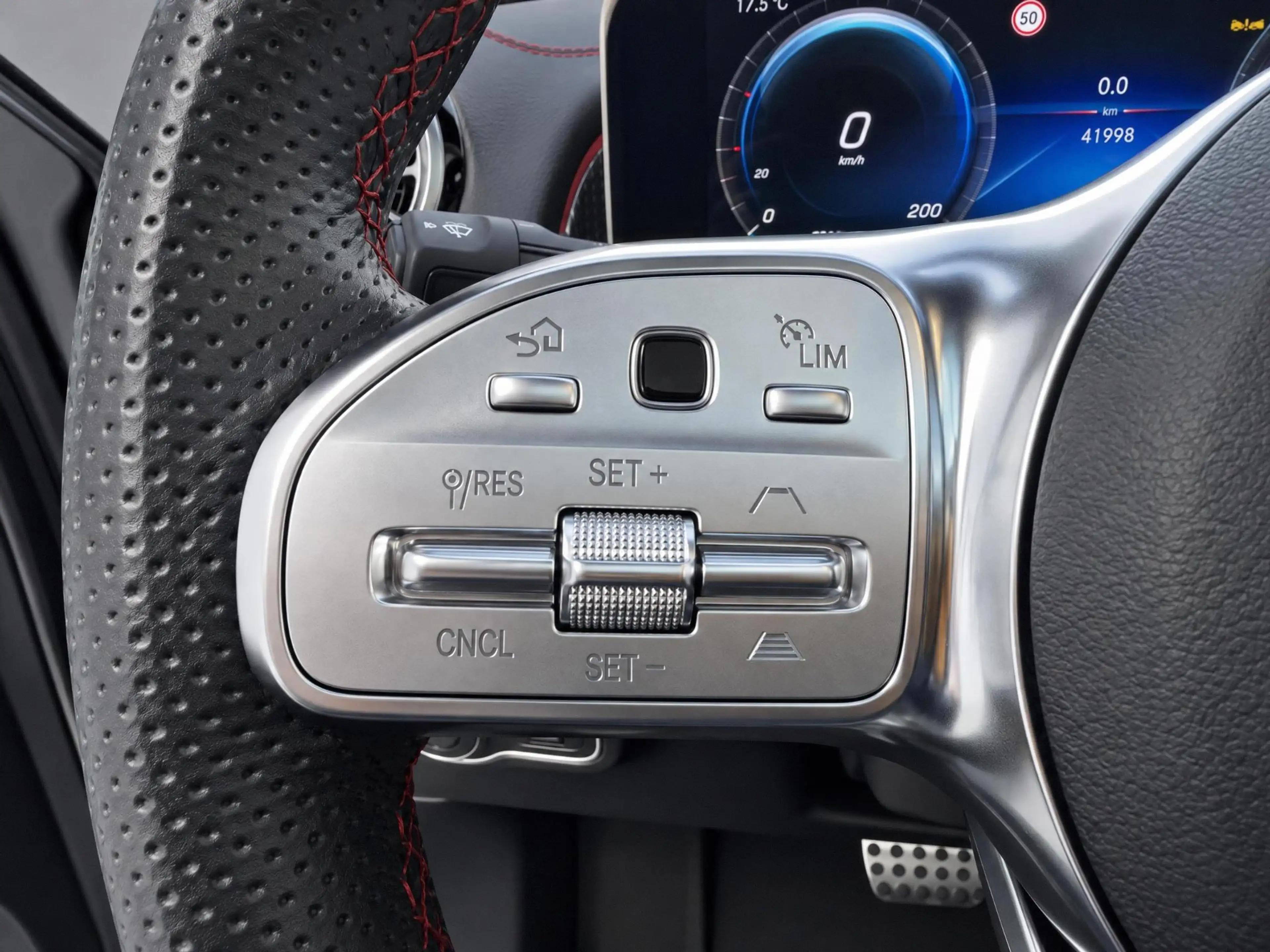 Mercedes-Benz EQB 350 4MATIC AMG Line 7p. 71 kWh — photo 13