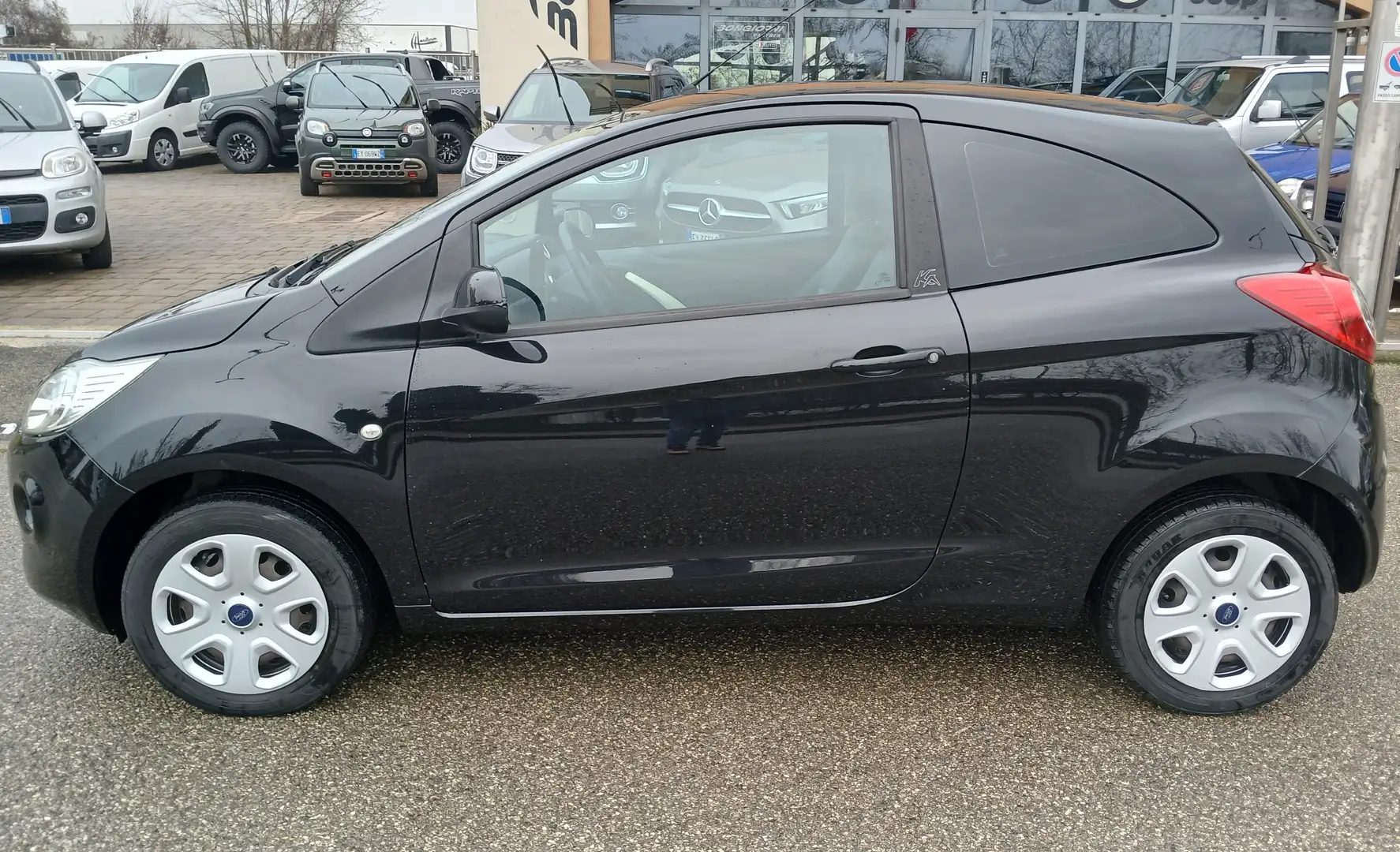 Ford Ka/Ka+ 1,2 euro 6b km 61700 certificati 69cv neopatentati Zwart - 2