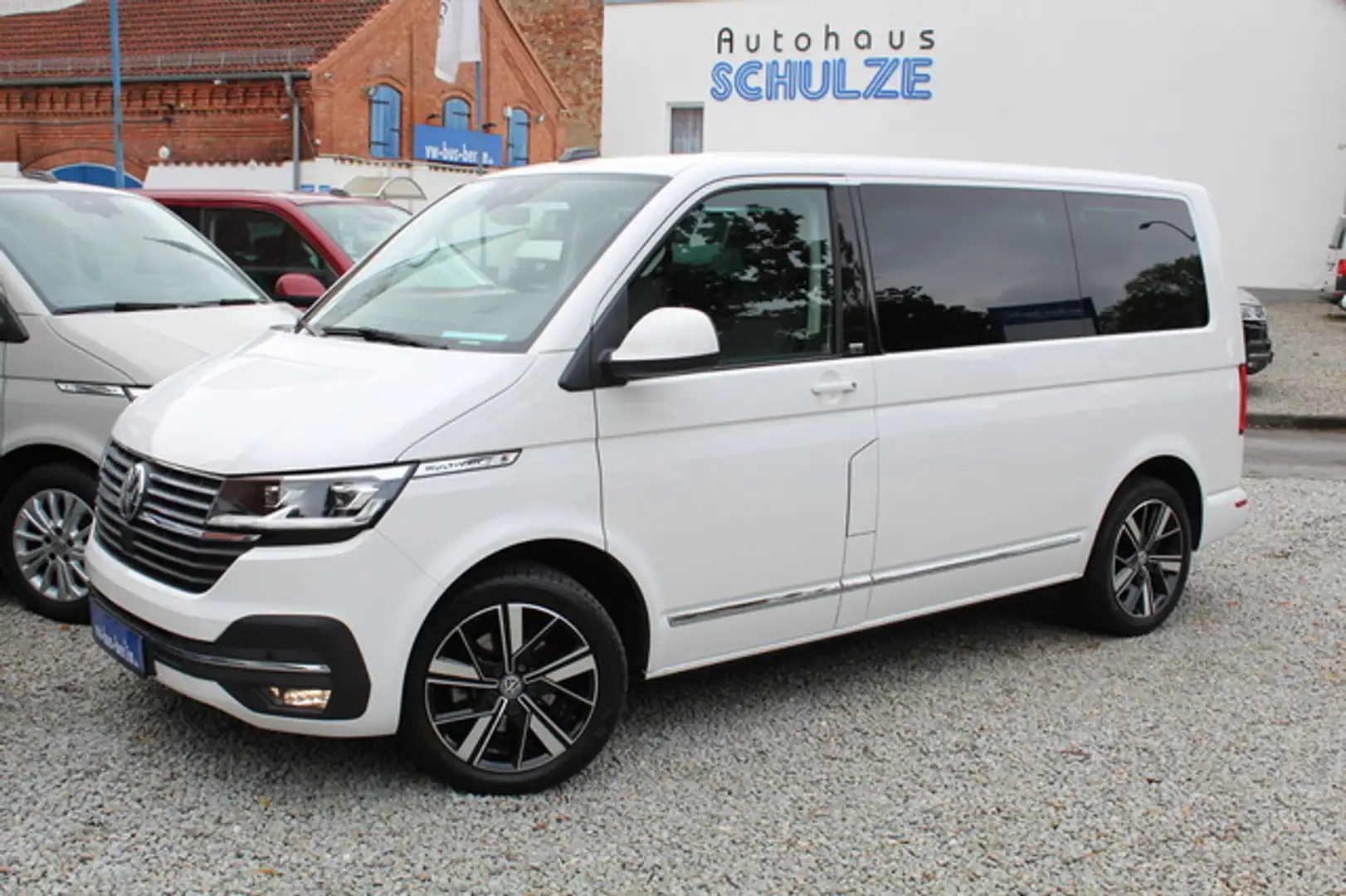 Volkswagen T6.1 Multivan Generation SIX 150PS DSG LED AHK Blanc - 1