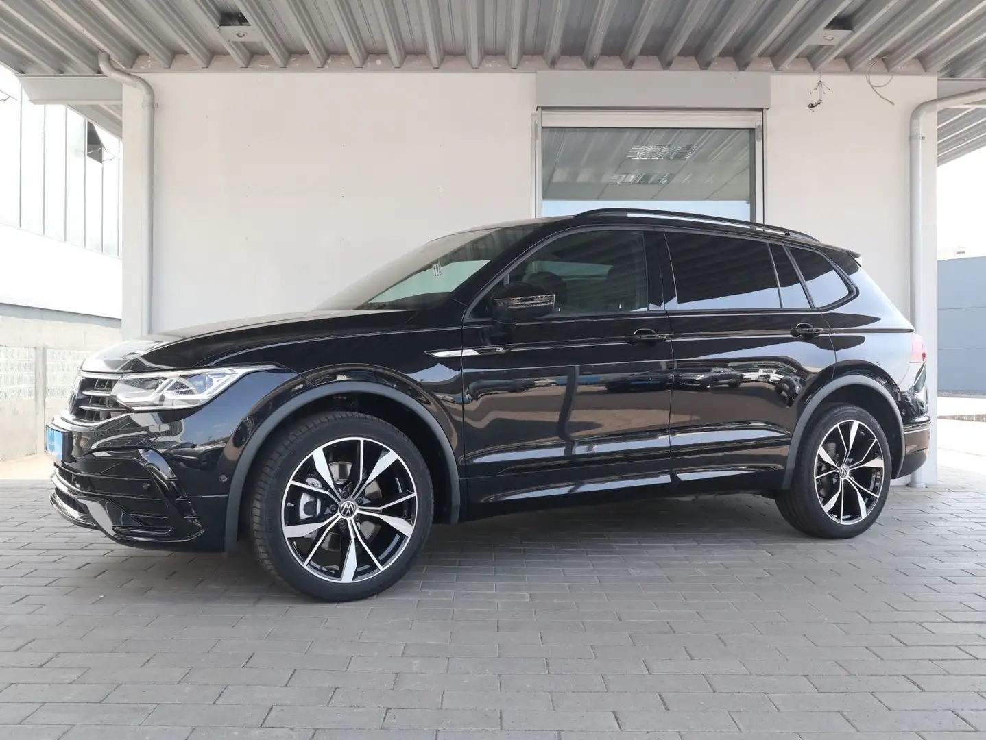 Volkswagen Tiguan Allspace R-Line 2.0 TDI DSG 4Motion STHZG Schwarz - 2