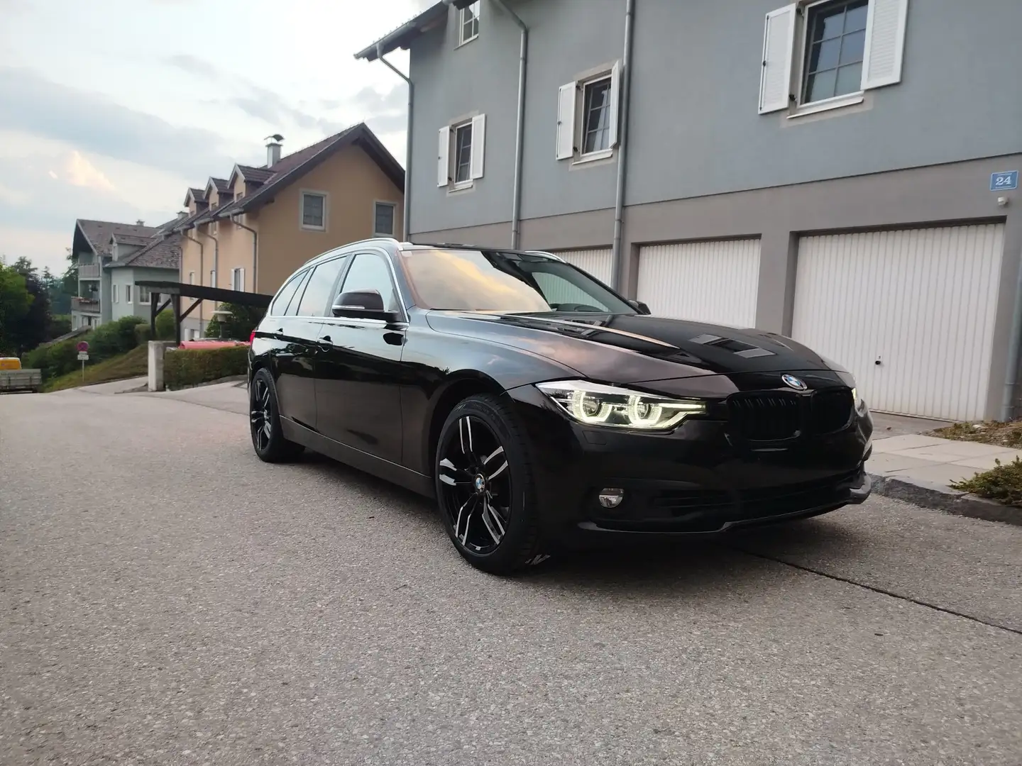 BMW 330 330d Touring xDrive Aut. Sport Line - 1