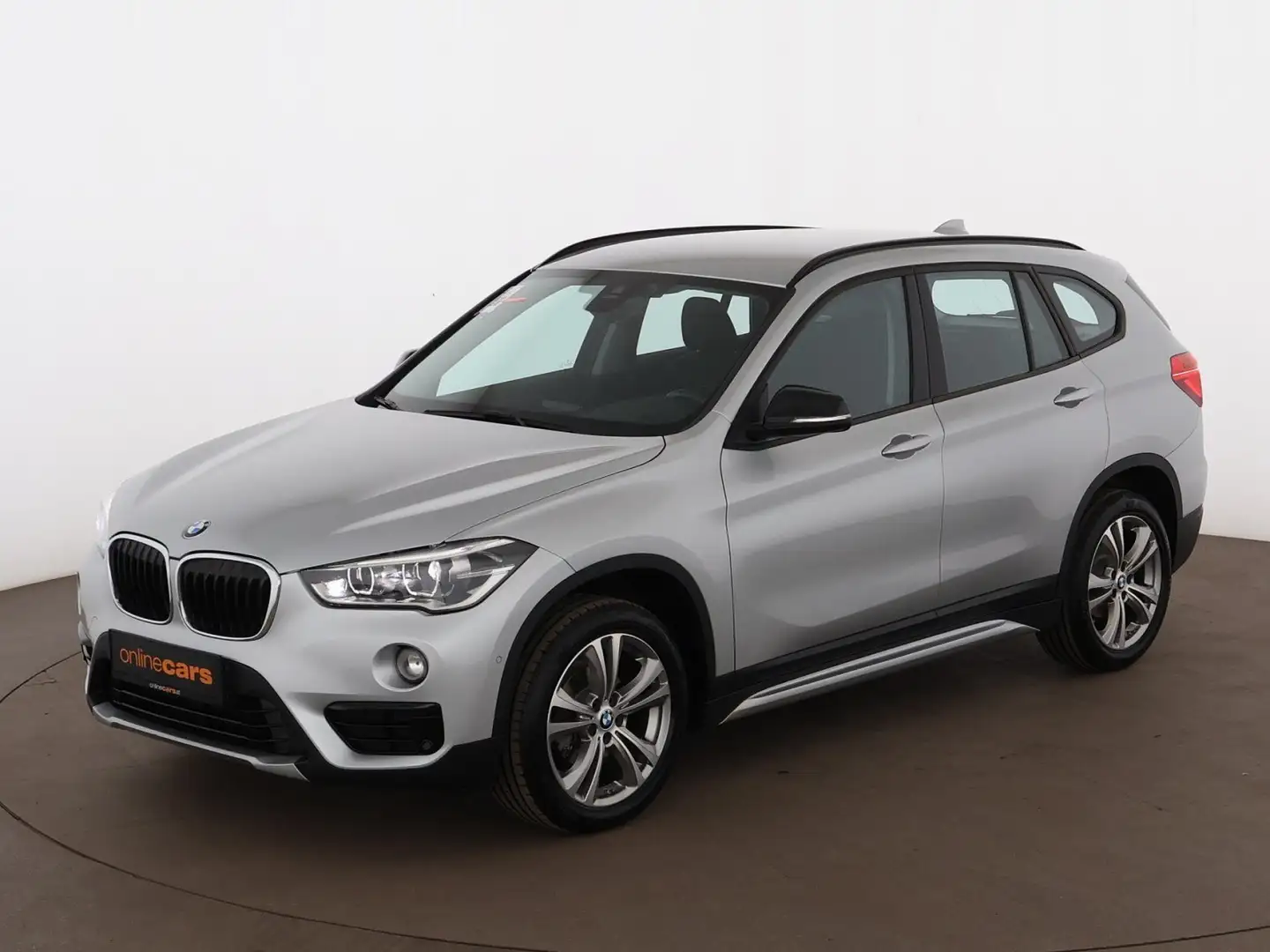 BMW X1 sDrive16d Sport Line Aut LED NAV R-CAM SITZHZG Grau - 2
