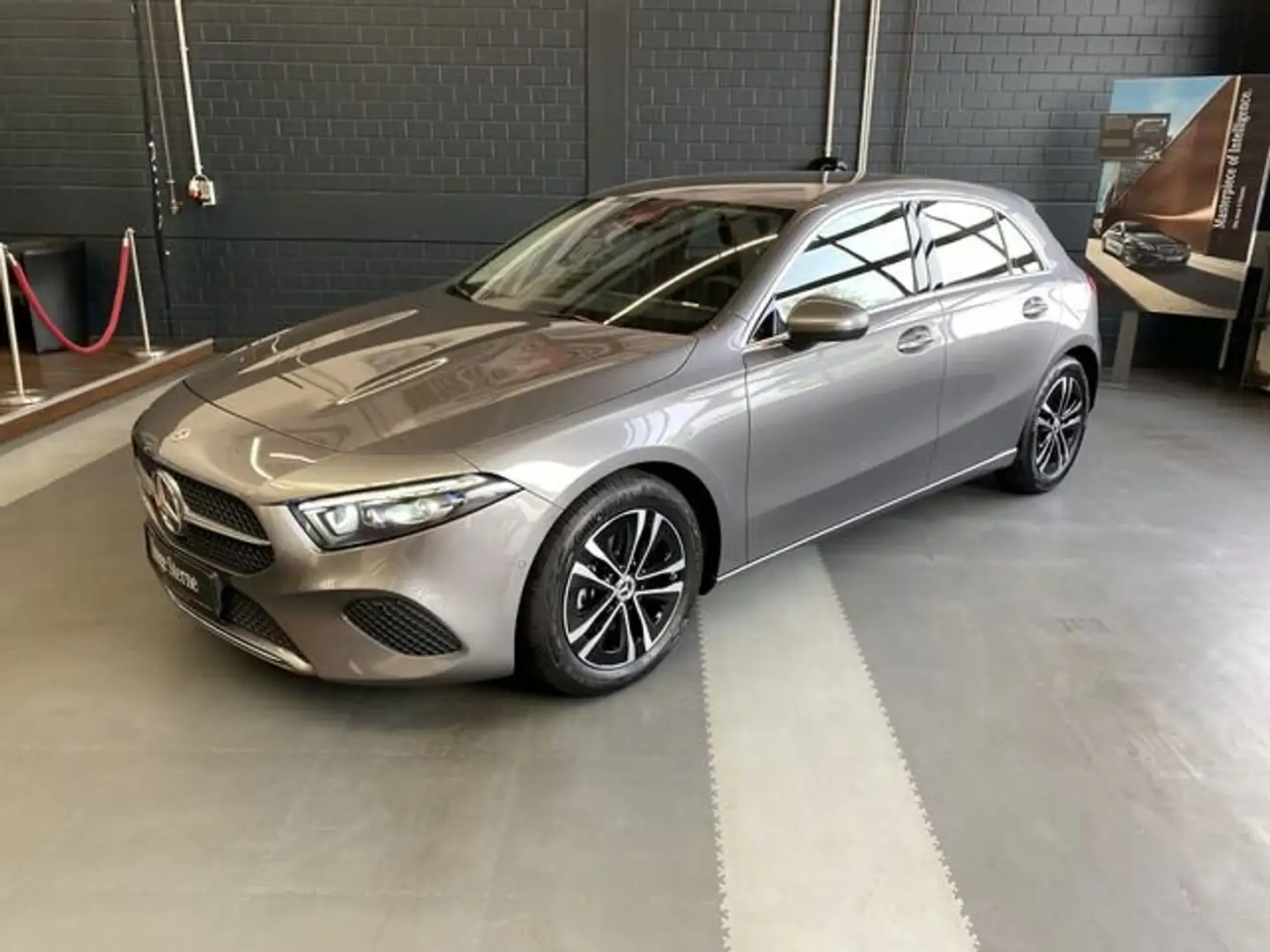 Mercedes-Benz A 200 A 200 Progressive Adv. Multibeam MBUX Kamera Klima Grau - 2