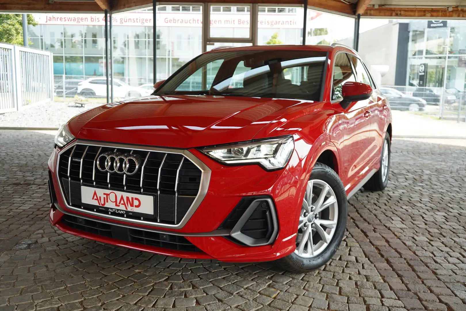 Audi Q3 40 2.0 TFSI quattro S line LED Navi Bluetooth Rot - 2