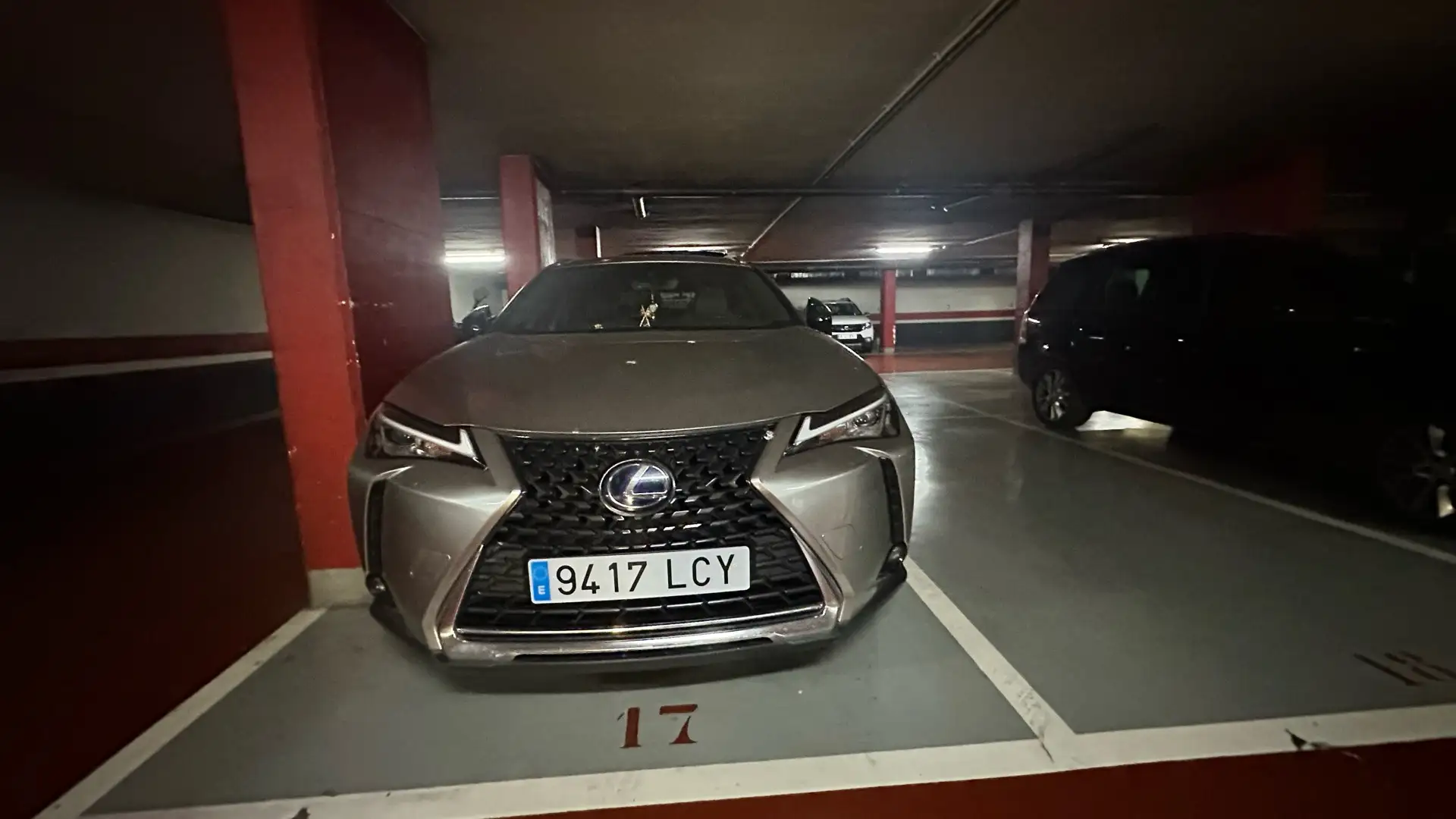 Lexus UX 250h (E-FOUR) F SPORT Silver - 1