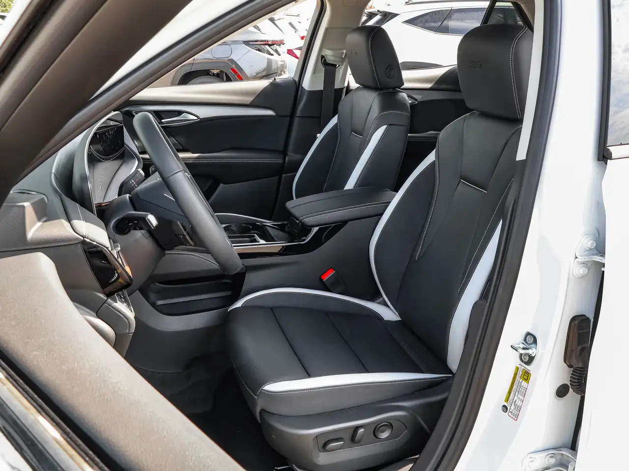 Buick Envision photo Buick Envision