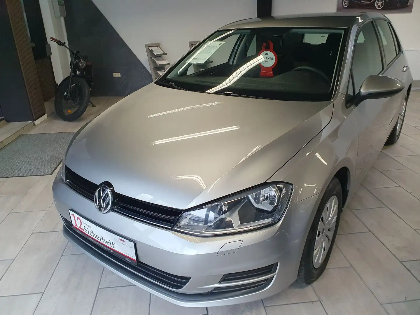 Volkswagen Golf VII Lim. Trendline BMT Grau - 1