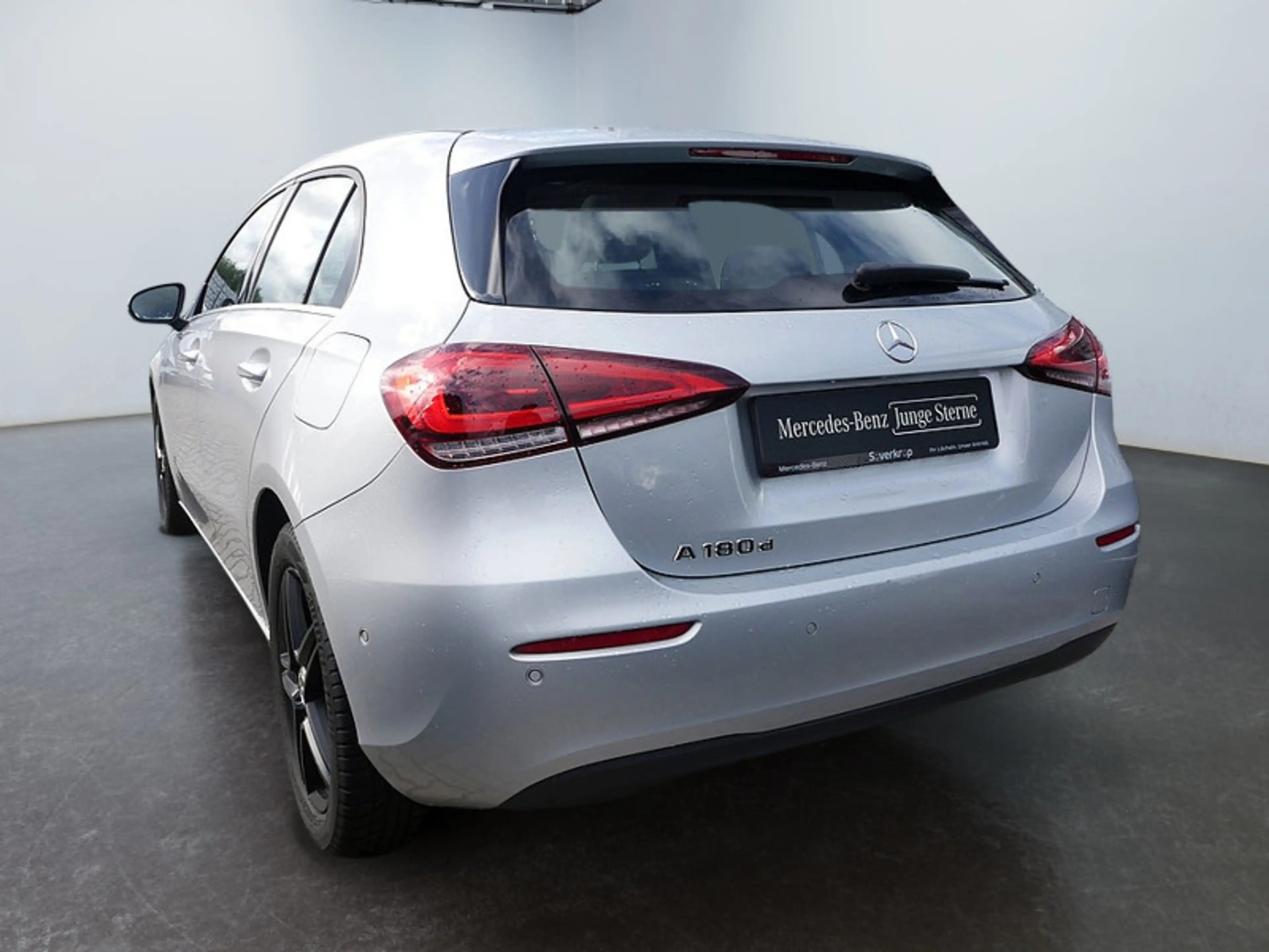 Mercedes-Benz A 180 d KAMERA PANO SPUR PDC SHD SHZ — photo 7