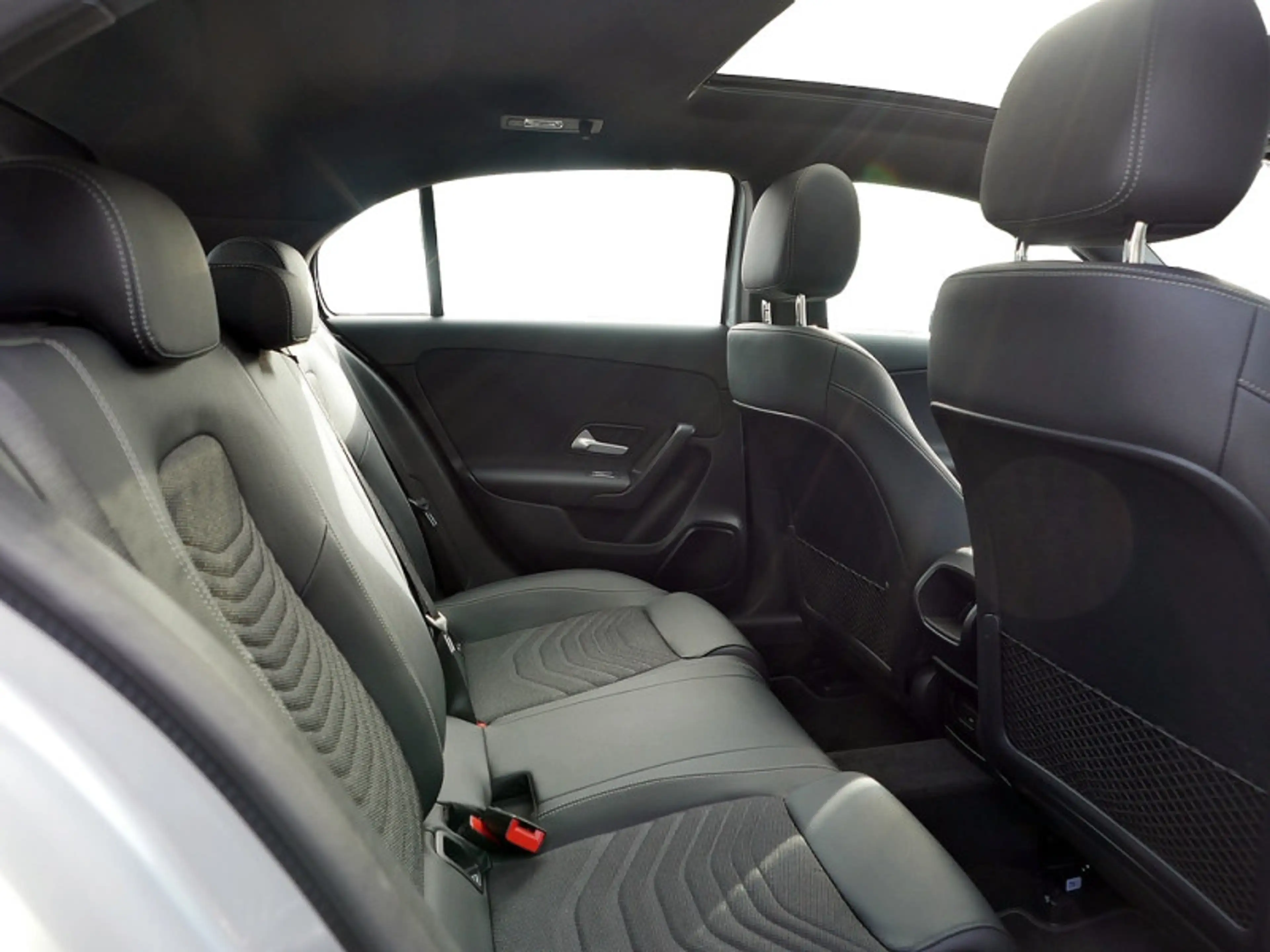 Mercedes-Benz A 180 d KAMERA PANO SPUR PDC SHD SHZ — photo 9
