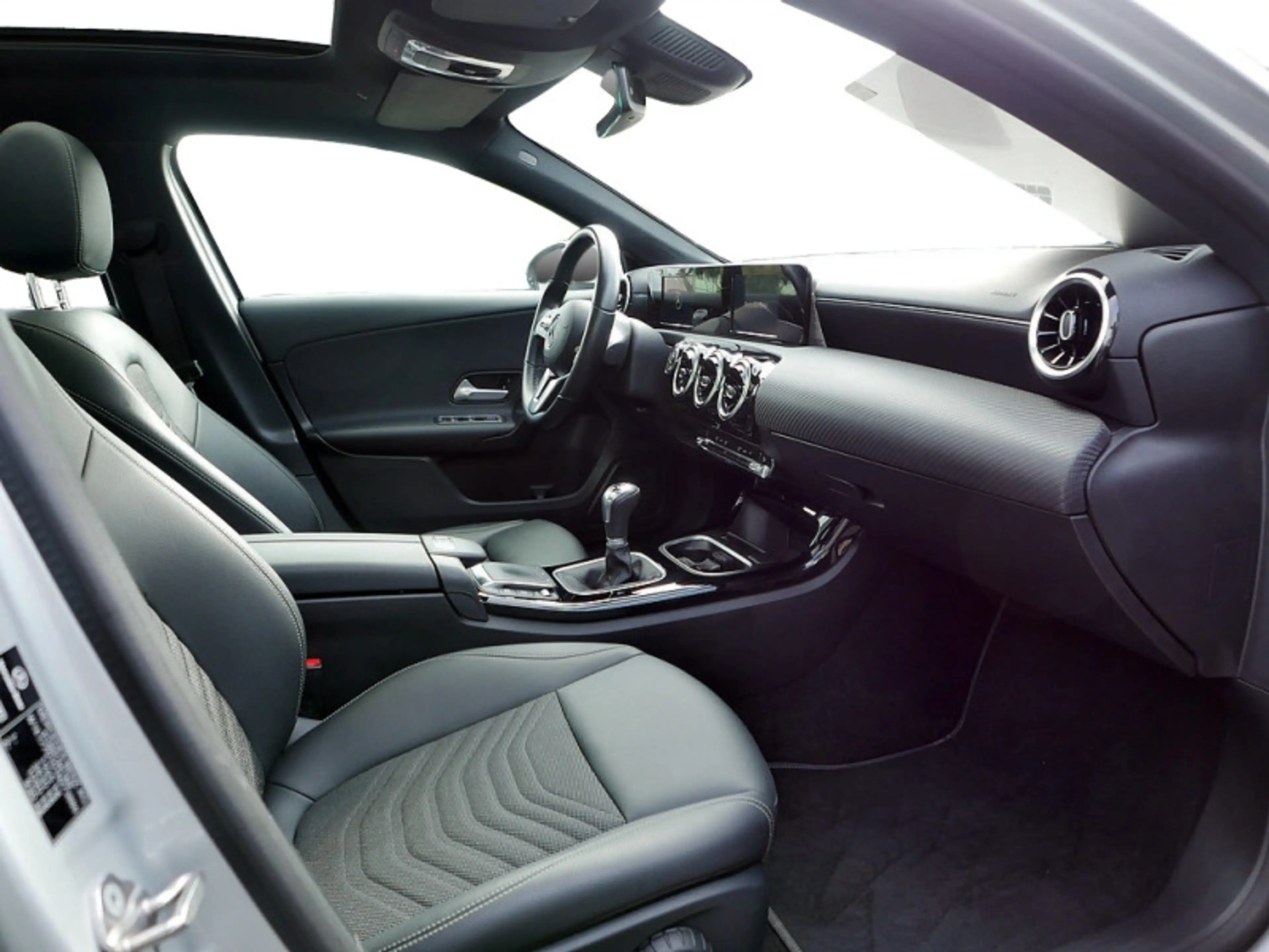 Mercedes-Benz A 180 d KAMERA PANO SPUR PDC SHD SHZ — photo 8