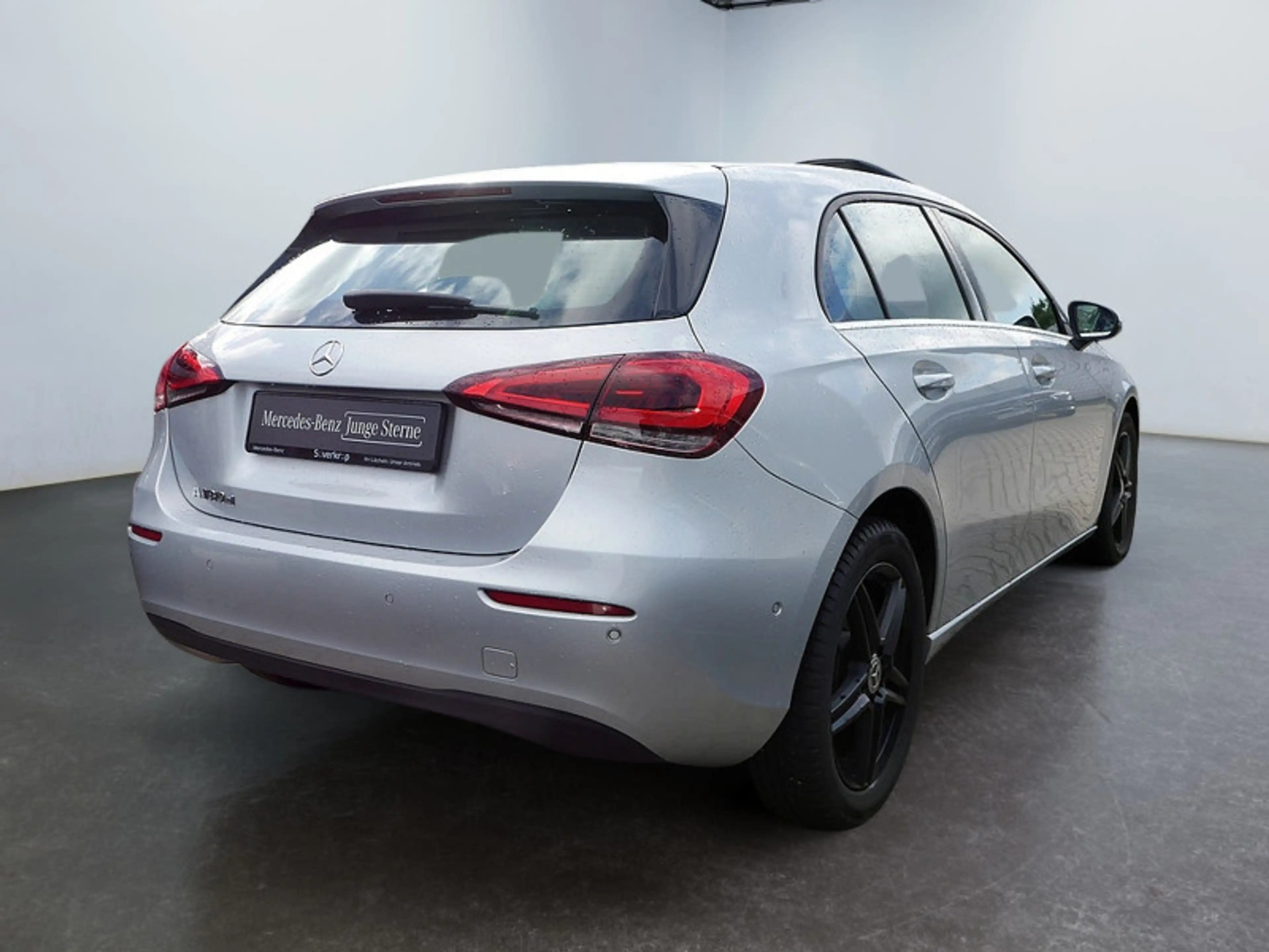 Mercedes-Benz A 180 d KAMERA PANO SPUR PDC SHD SHZ — photo 6