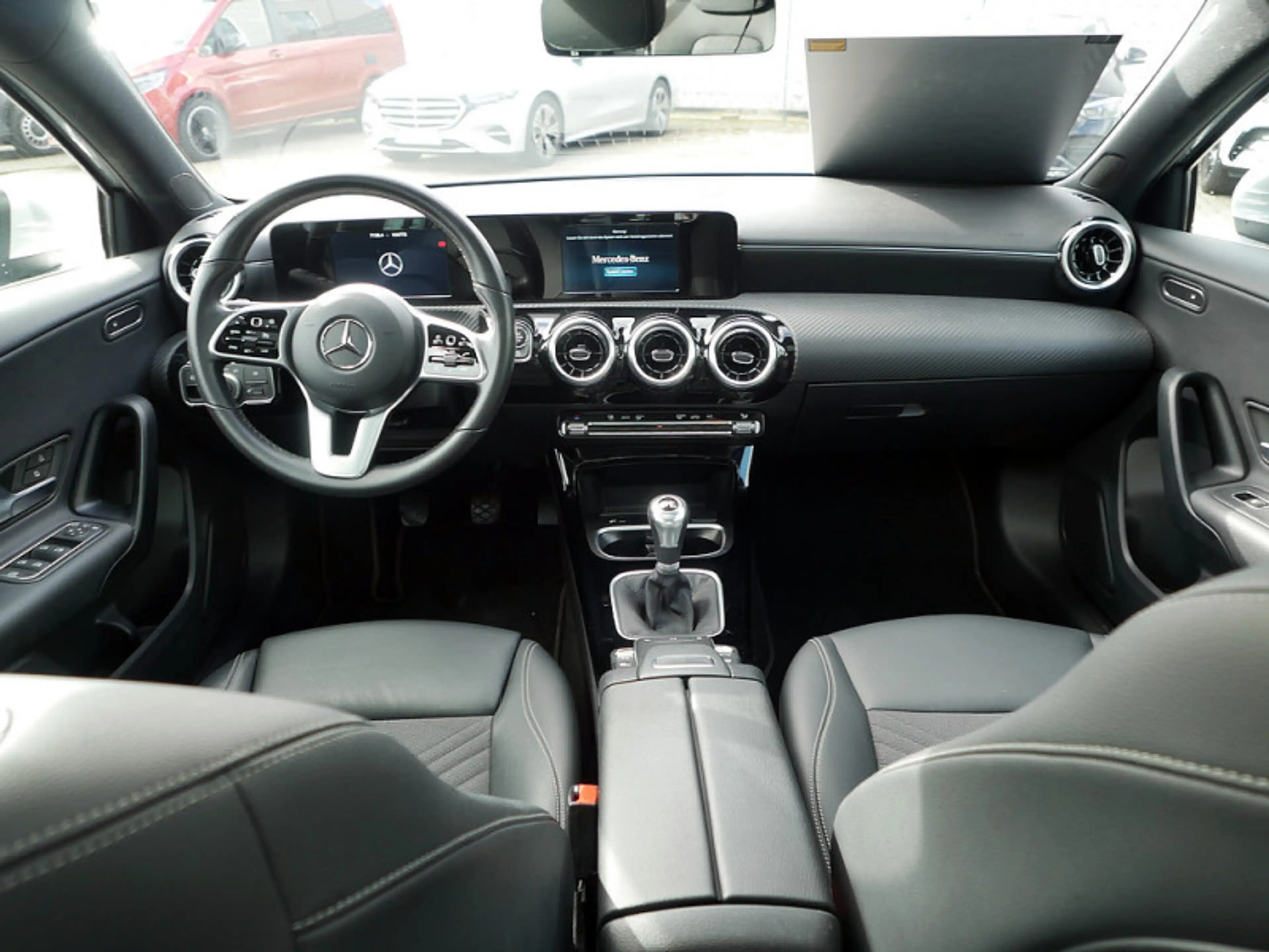 Mercedes-Benz A 180 d KAMERA PANO SPUR PDC SHD SHZ — photo 10