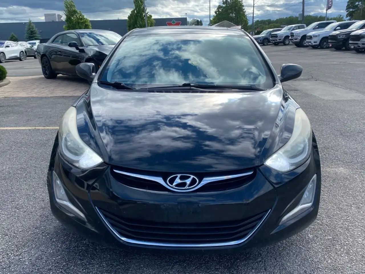 Hyundai ELANTRA photo Hyundai ELANTRA