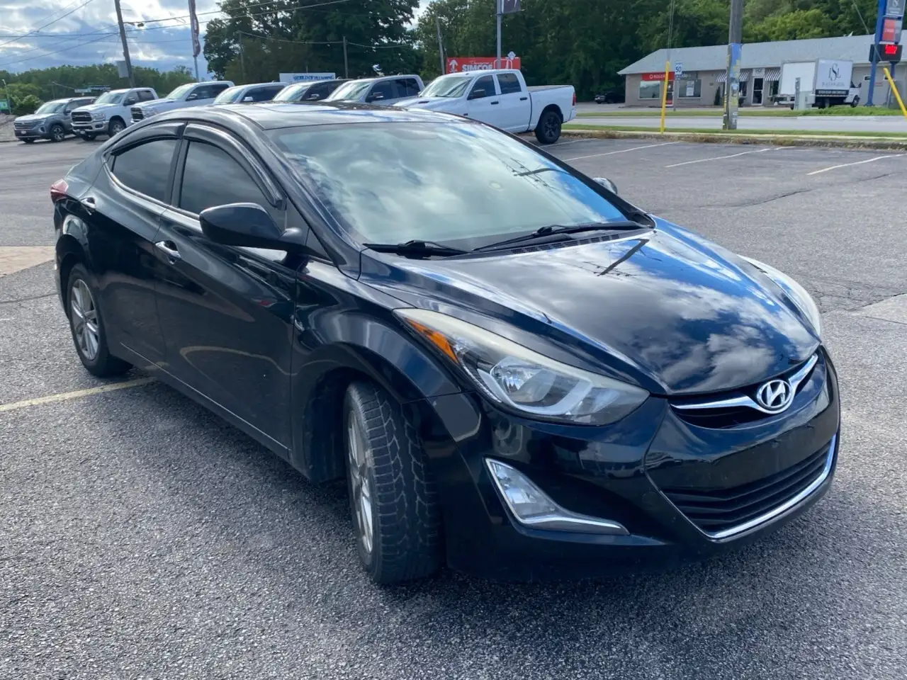Hyundai ELANTRA photo Hyundai ELANTRA