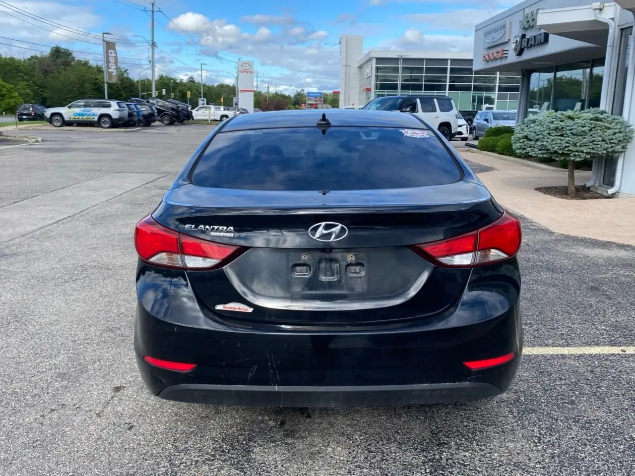 Hyundai ELANTRA photo Hyundai ELANTRA