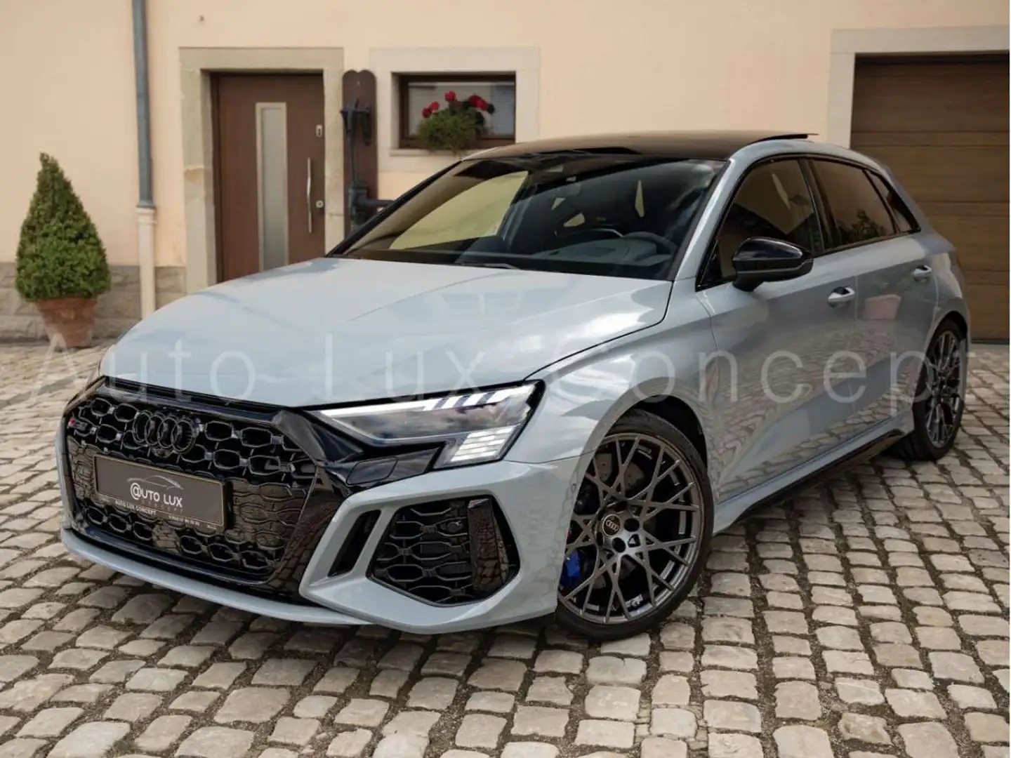 Audi RS3 Sportback Performance Edition 1 OF 300 BRAND NEW Grijs - 1