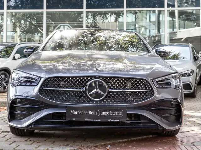 Mercedes-Benz CLA view 3