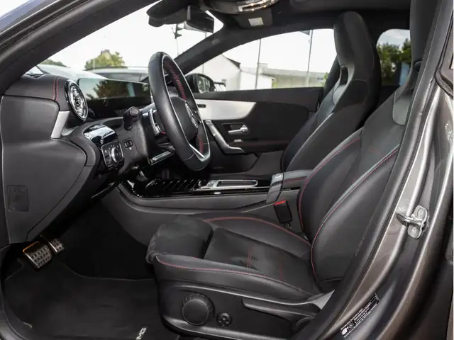 Mercedes-Benz CLA view 11