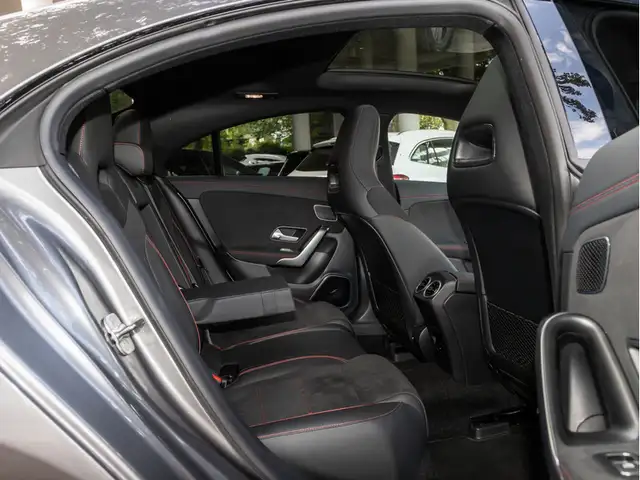 Mercedes-Benz CLA view 9